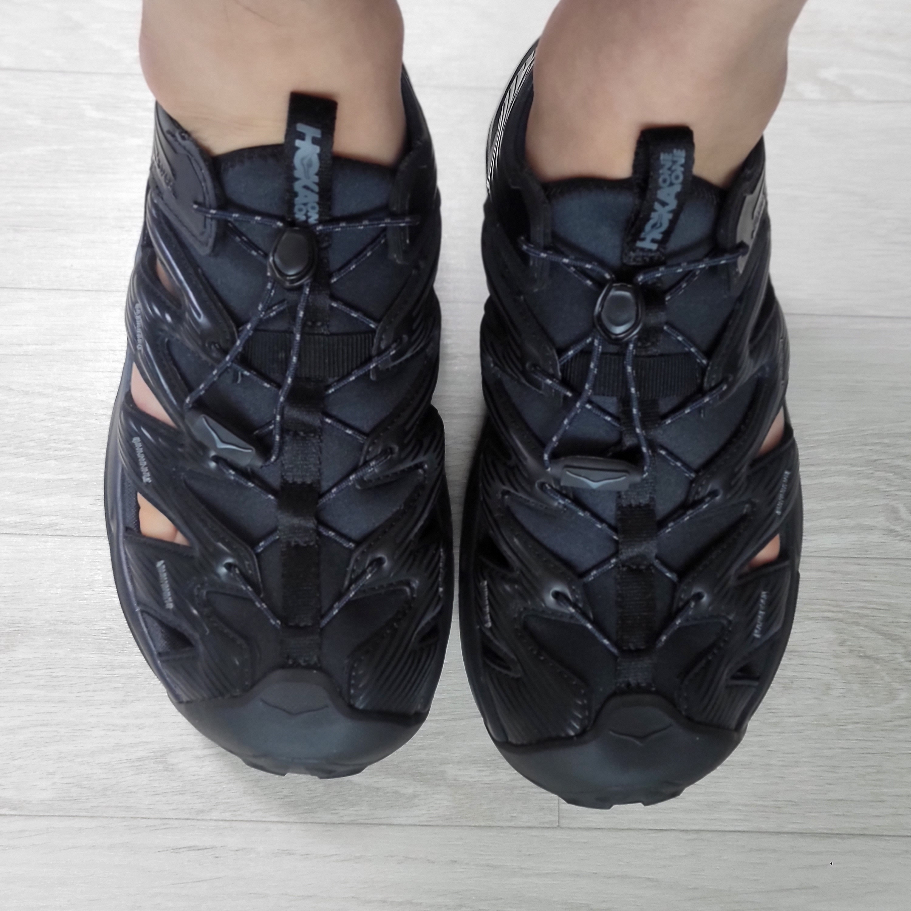 Hoka Hopara Black 착용 스타일