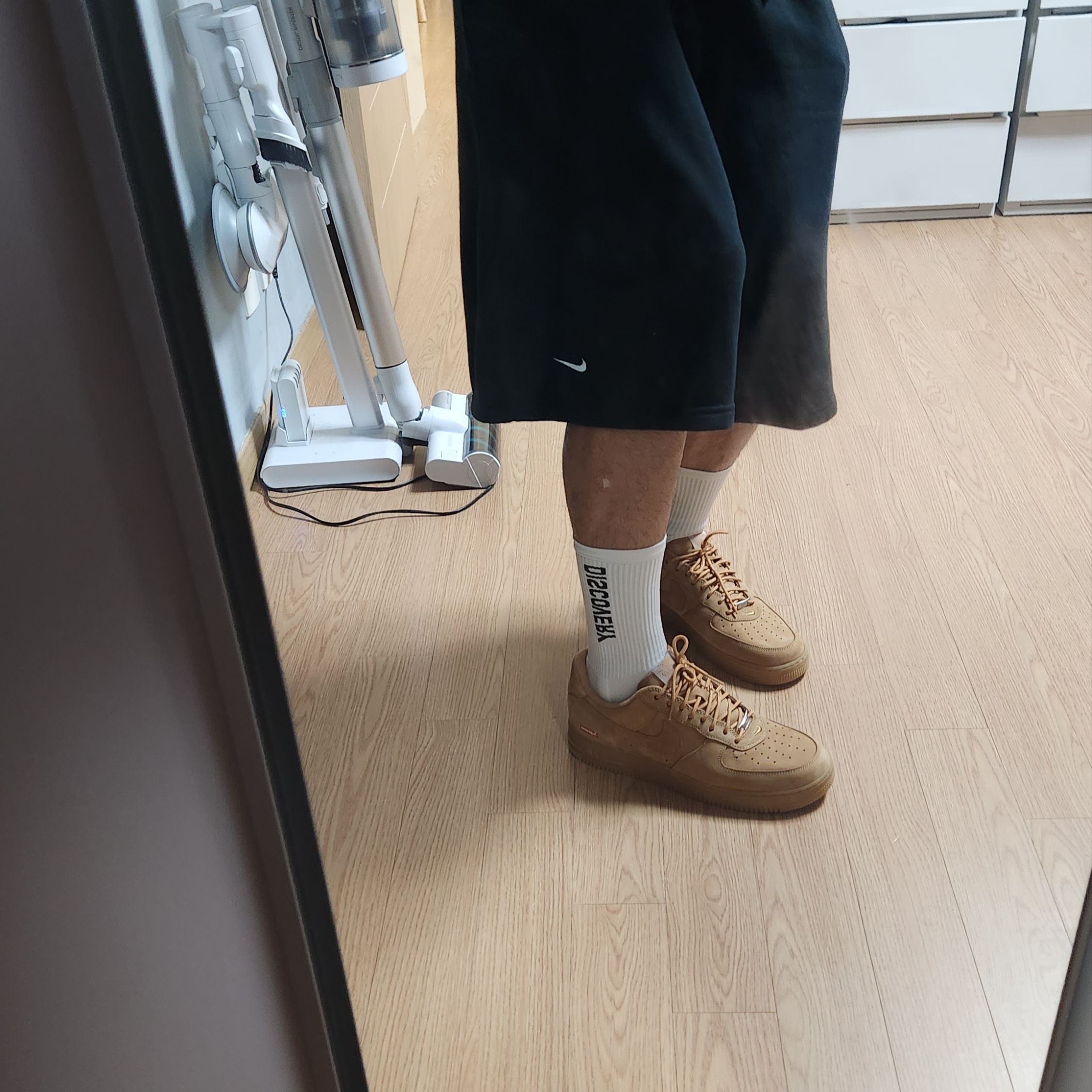 Nike x Supreme Air Force 1 Low Flax 착용 스타일