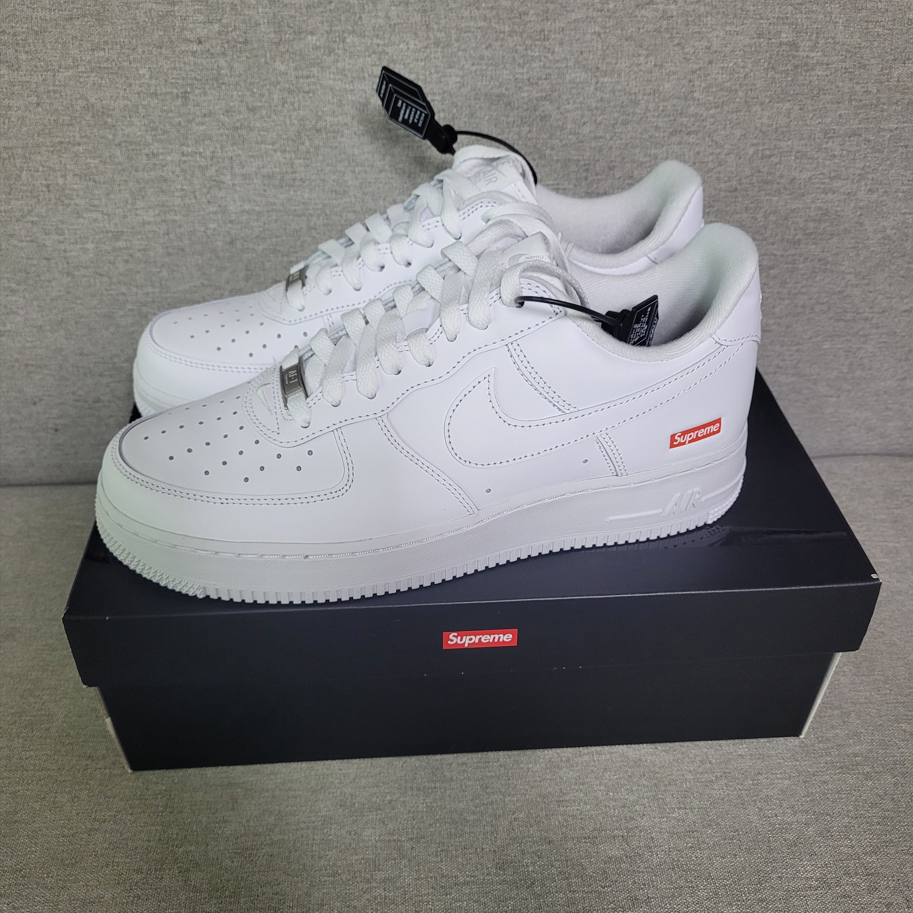 Nike x Supreme Air Force 1 Low White 착용 스타일