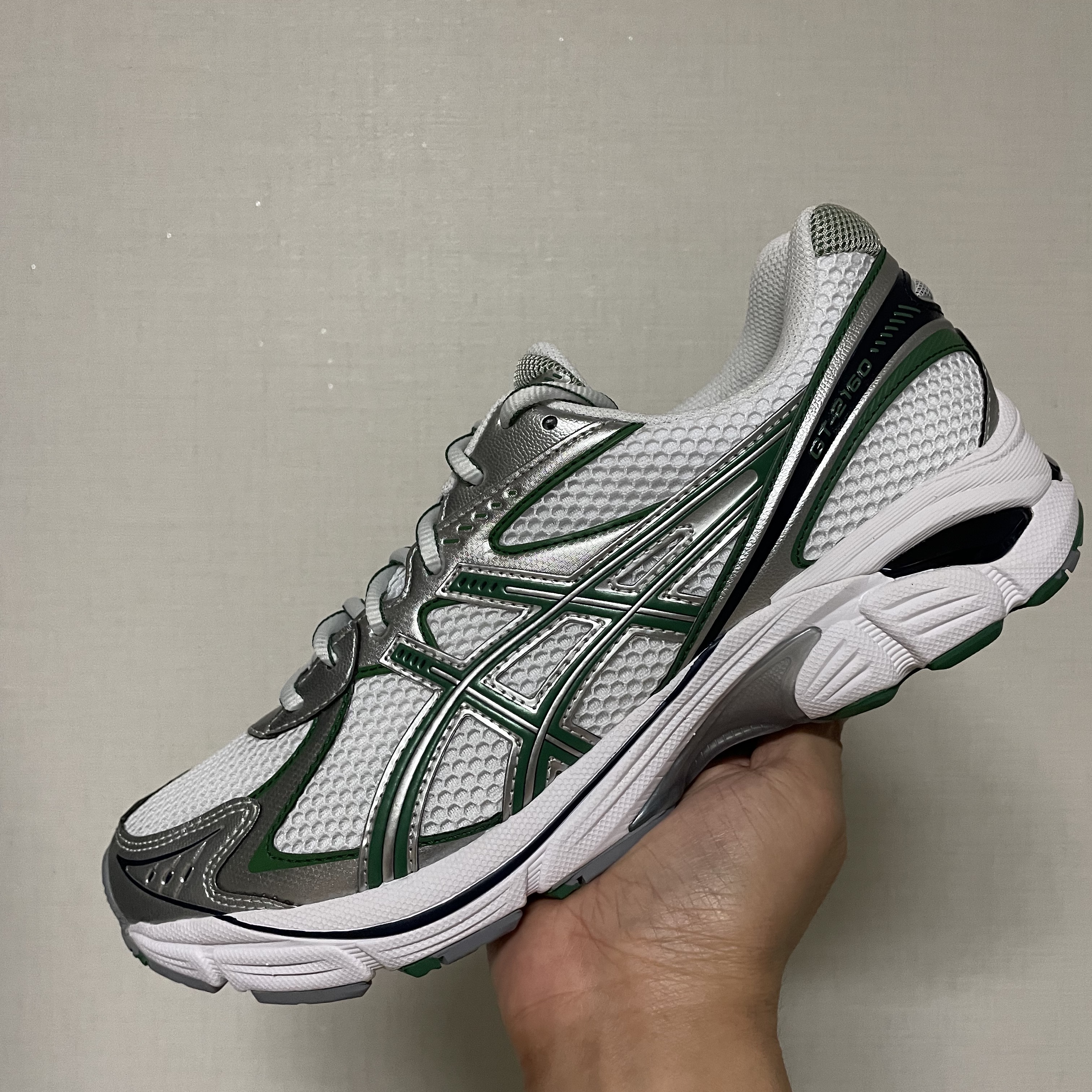 Asics GT-2160 White Shamrock Green 착용 스타일 - 2