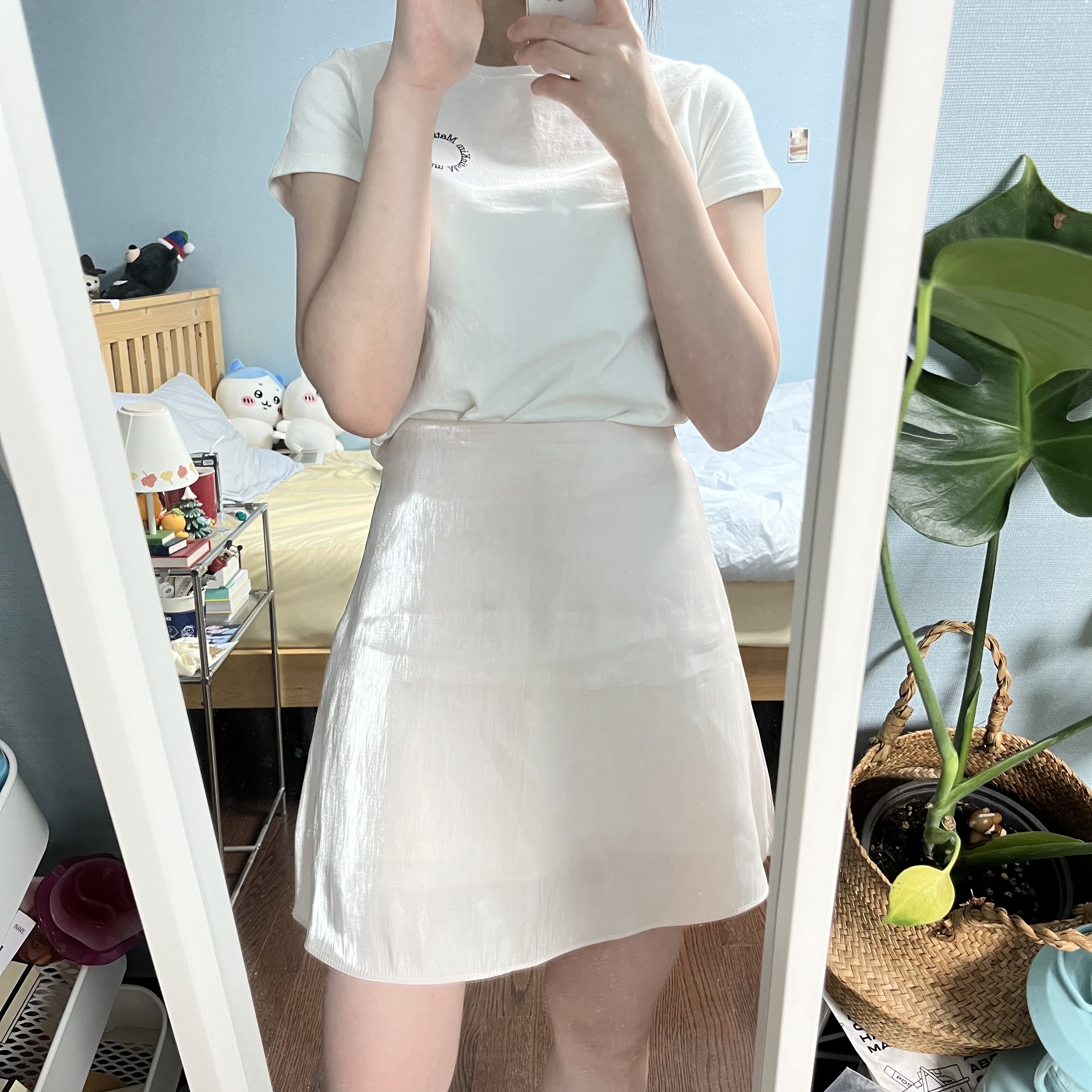 (W) Matin Kim Circle Logo Crop Top White 착용 스타일 - 2