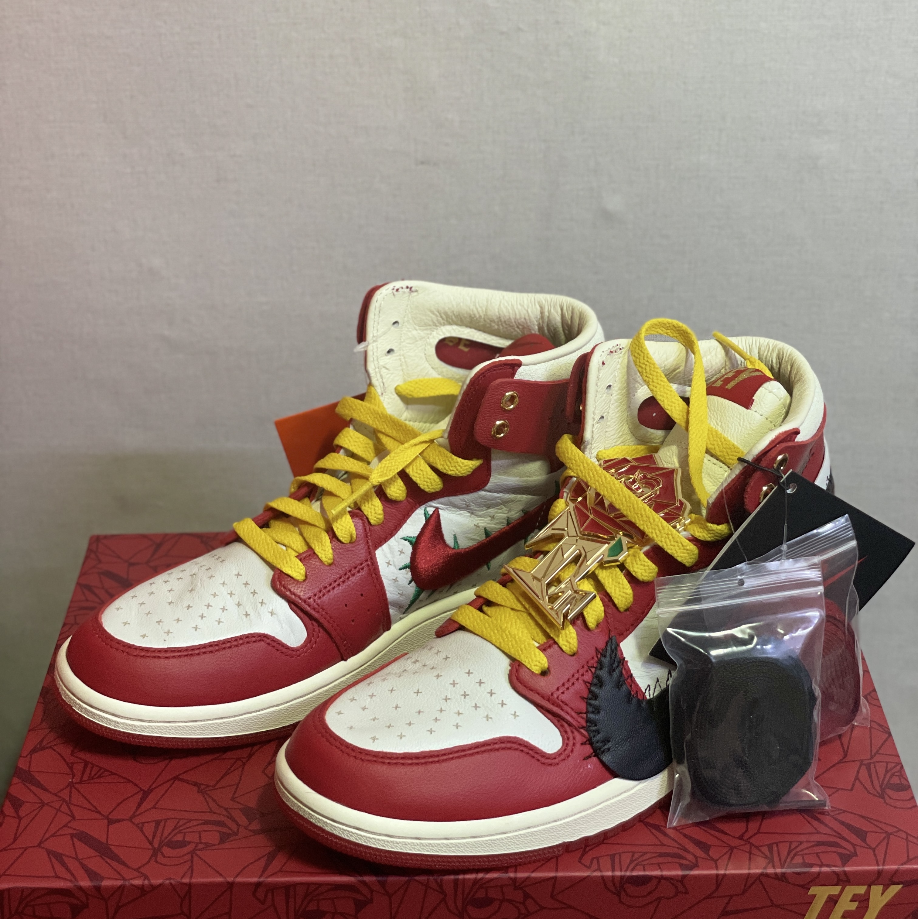 (W) Jordan 1 x Teyana Taylor Zoom CMFT 2 Gym Red 착용 스타일 - 1