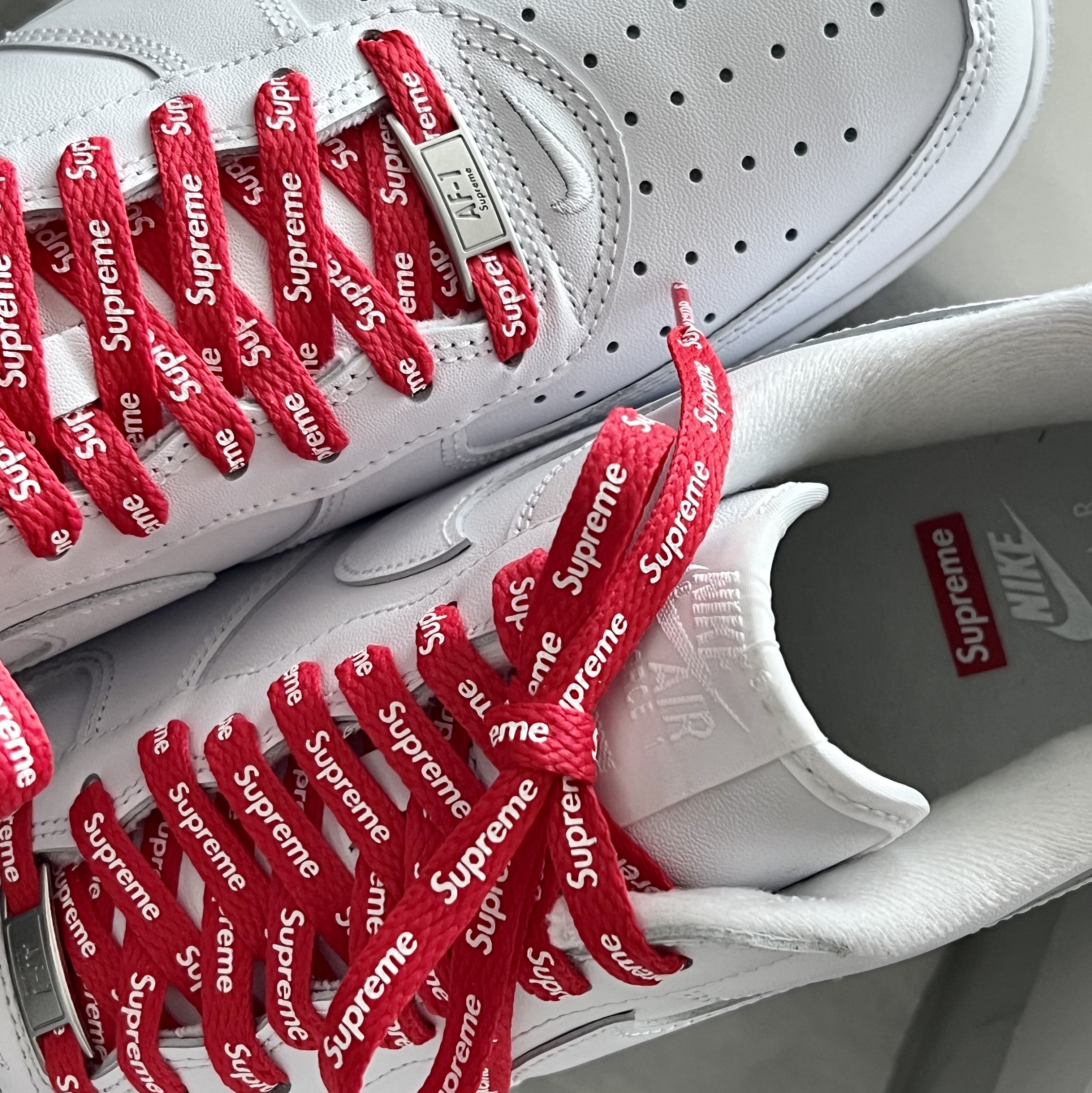 Nike x Supreme Air Force 1 Low White 착용 스타일