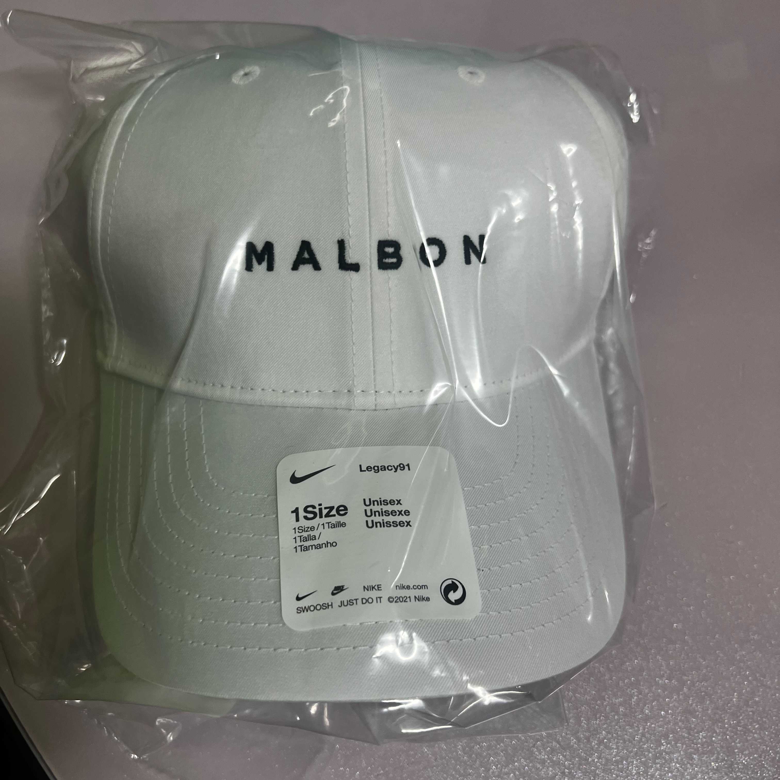 Malbon Golf x Nike Dri-Fit Legacy 91 Custom Cap White 착용 스타일