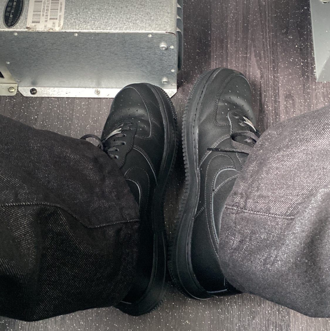 Nike x Supreme Air Force 1 Low Black 착용 스타일