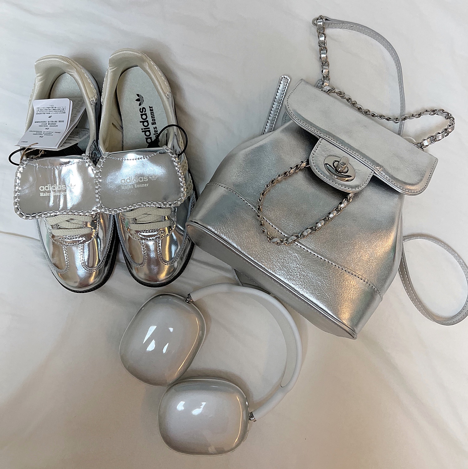 Adidas x Wales Bonner Samba Silver Metallic, Apple AirPods Max Lightning Silver (Korean Ver.) 착용 스타일 - 2