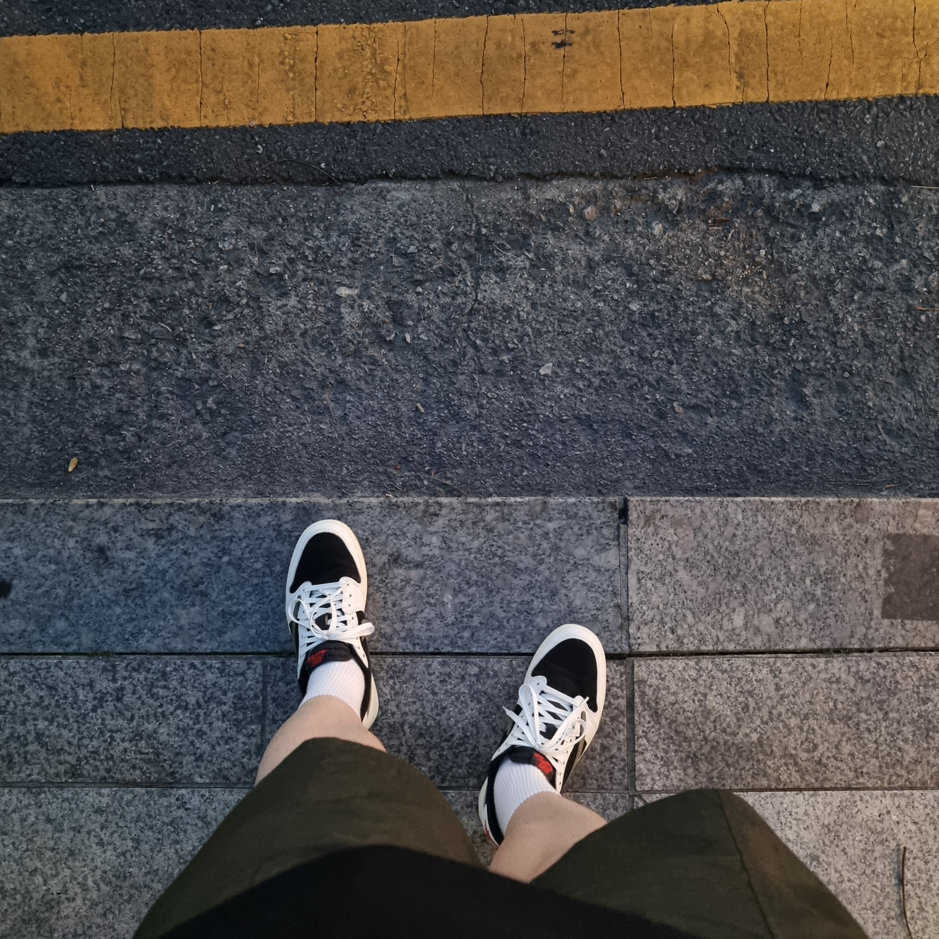 (W) Jordan 1 x Travis Scott Retro Low OG SP Medium Olive 착용 스타일