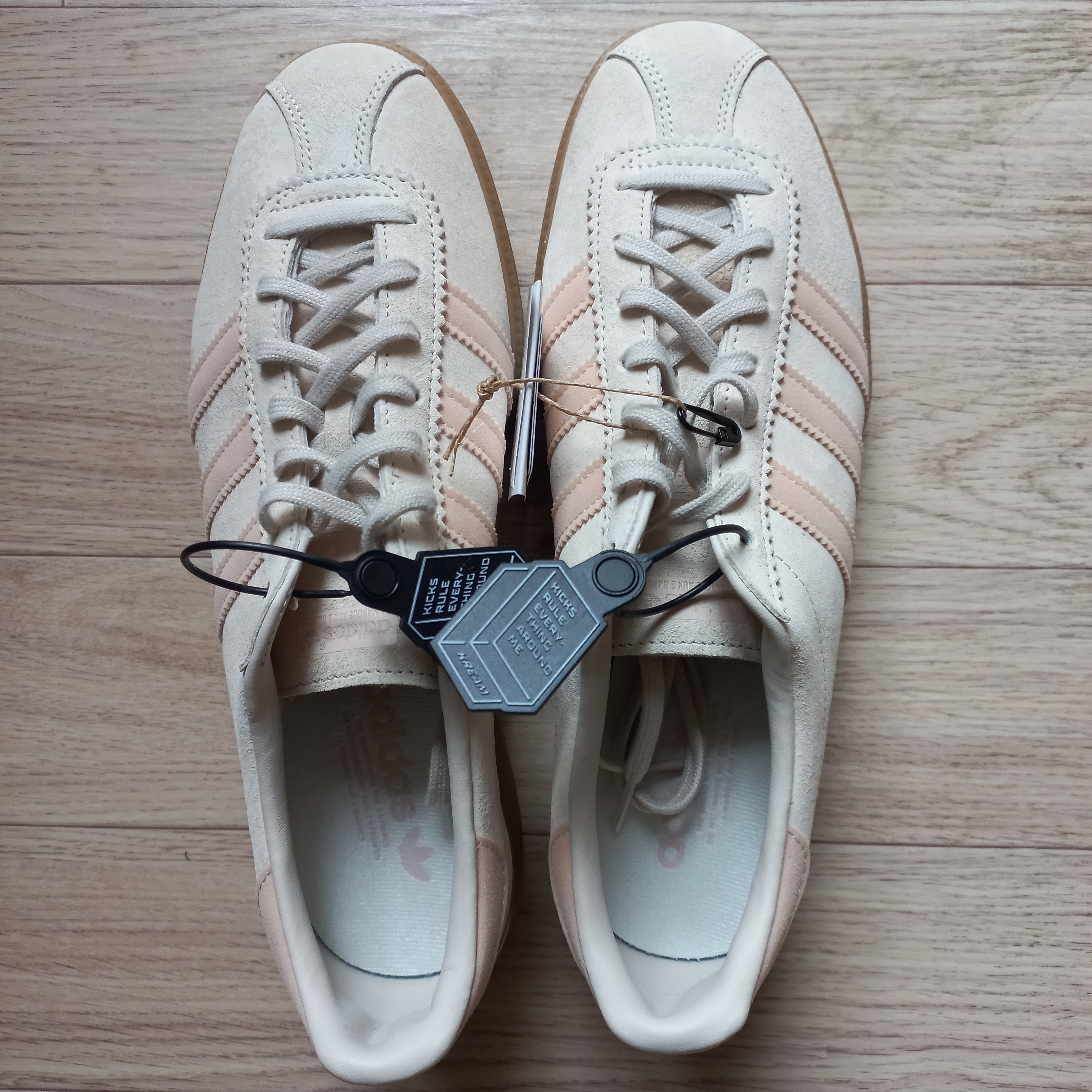 Adidas Bermuda Wonder White 착용 스타일