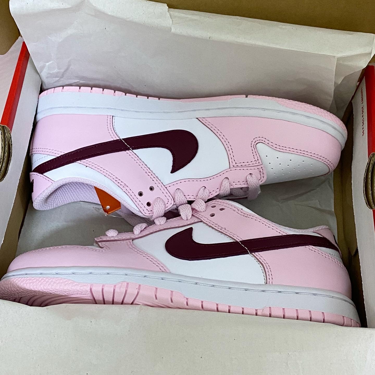(GS) Nike Dunk Low Pink Foam 착용 스타일 - 1