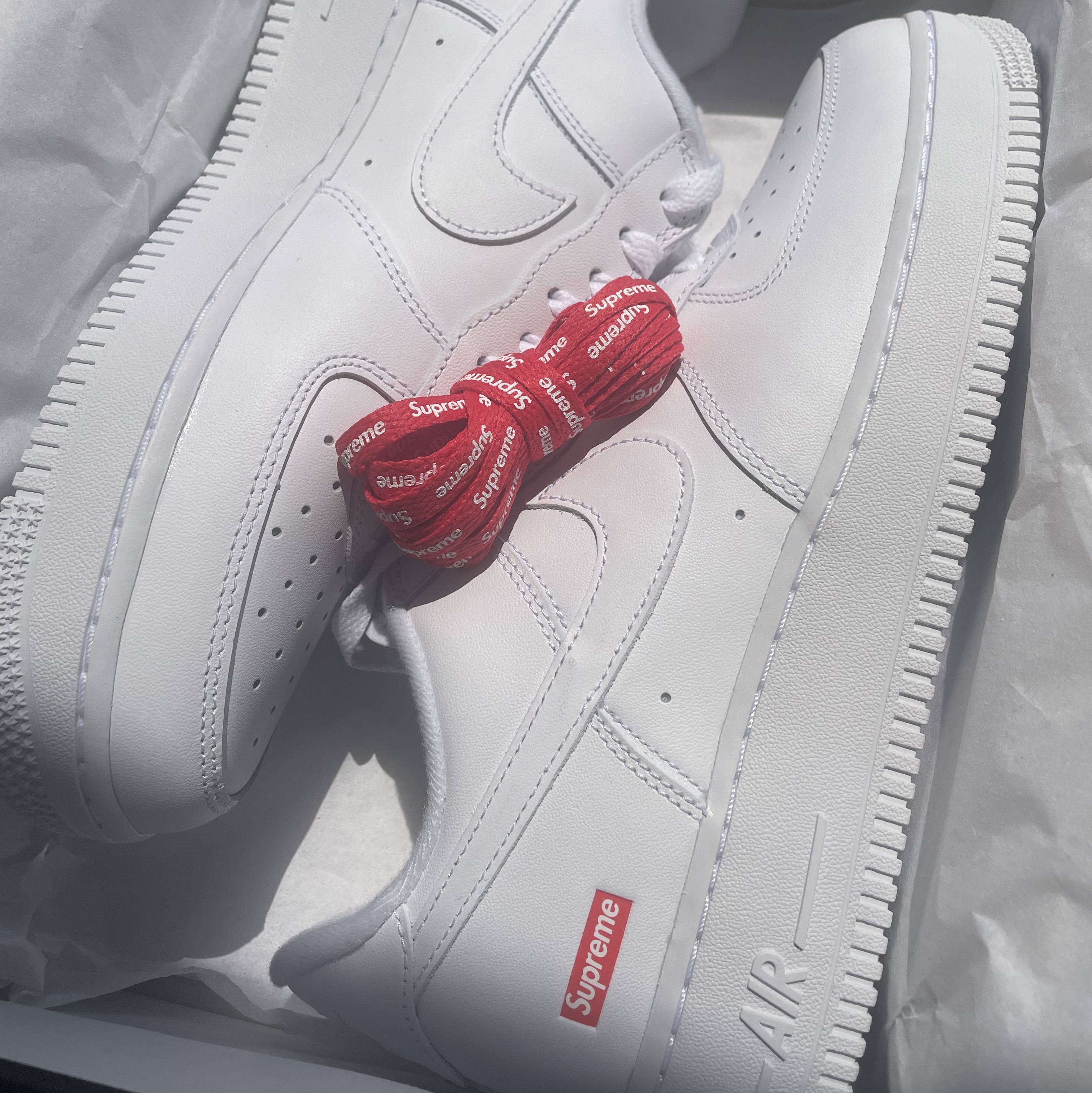 Nike x Supreme Air Force 1 Low White 착용 스타일