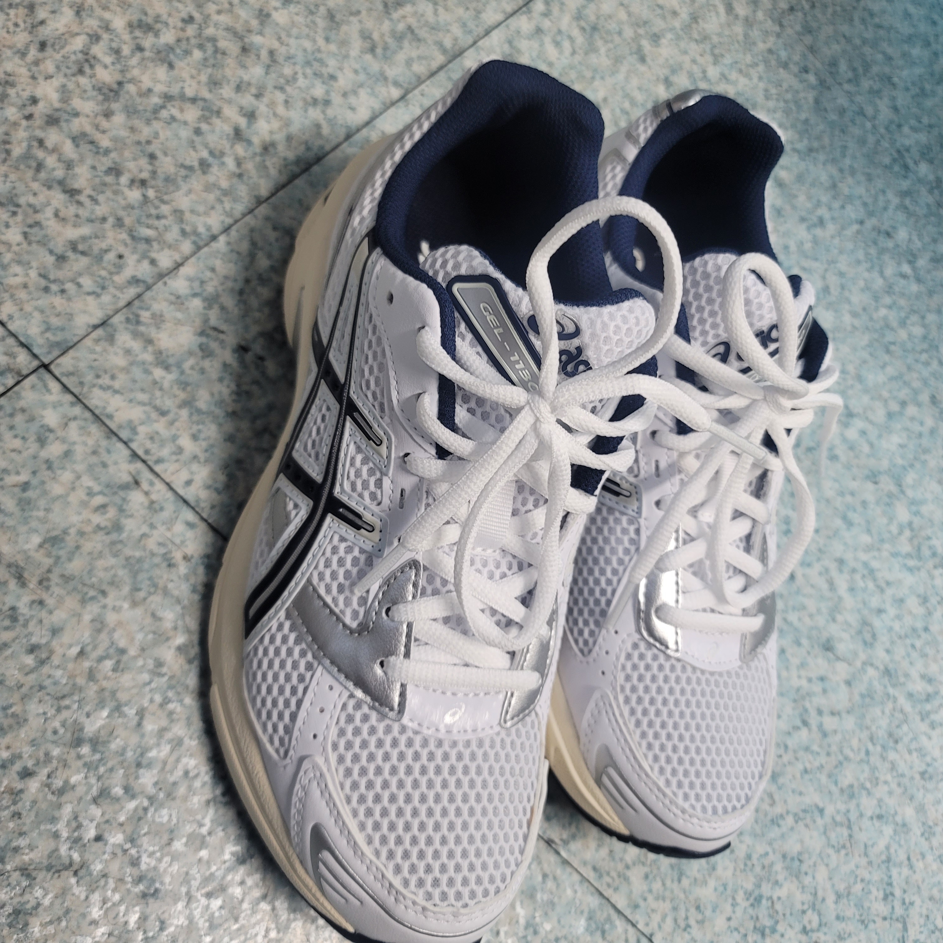 (W) Asics Gel-1130 White Midnight 착용 스타일 - 2