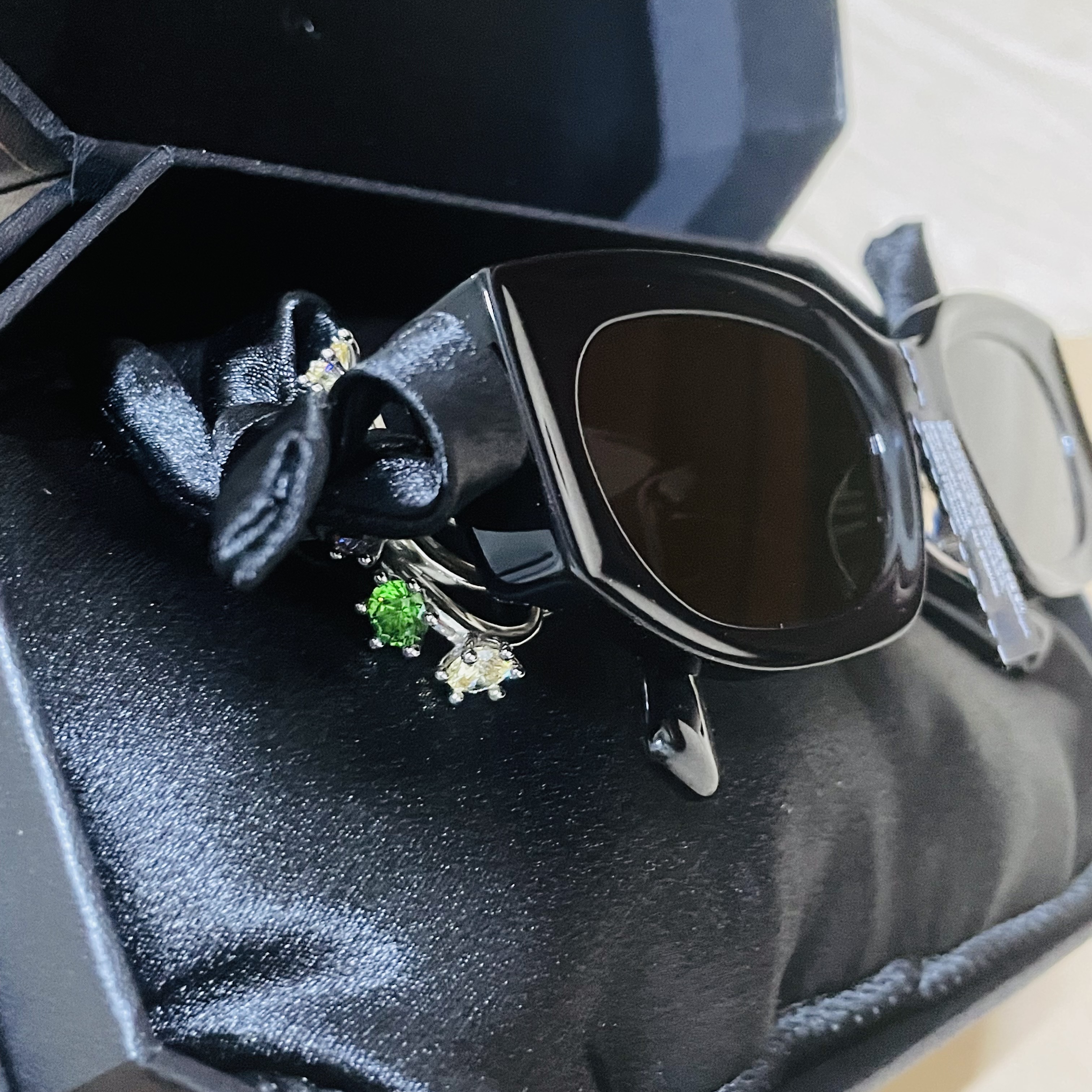 Gentle Monster x D'heygere Rings 01 Black 착용 스타일 - 2