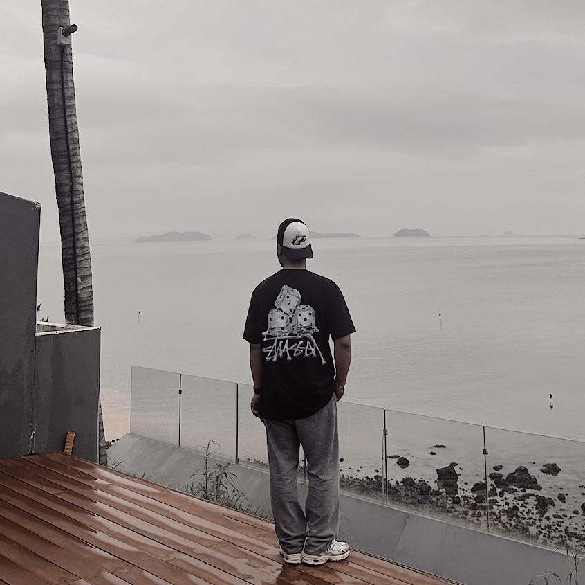 Stussy Melted T-Shirt Black, New Balance 530 Steel Grey 착용 스타일