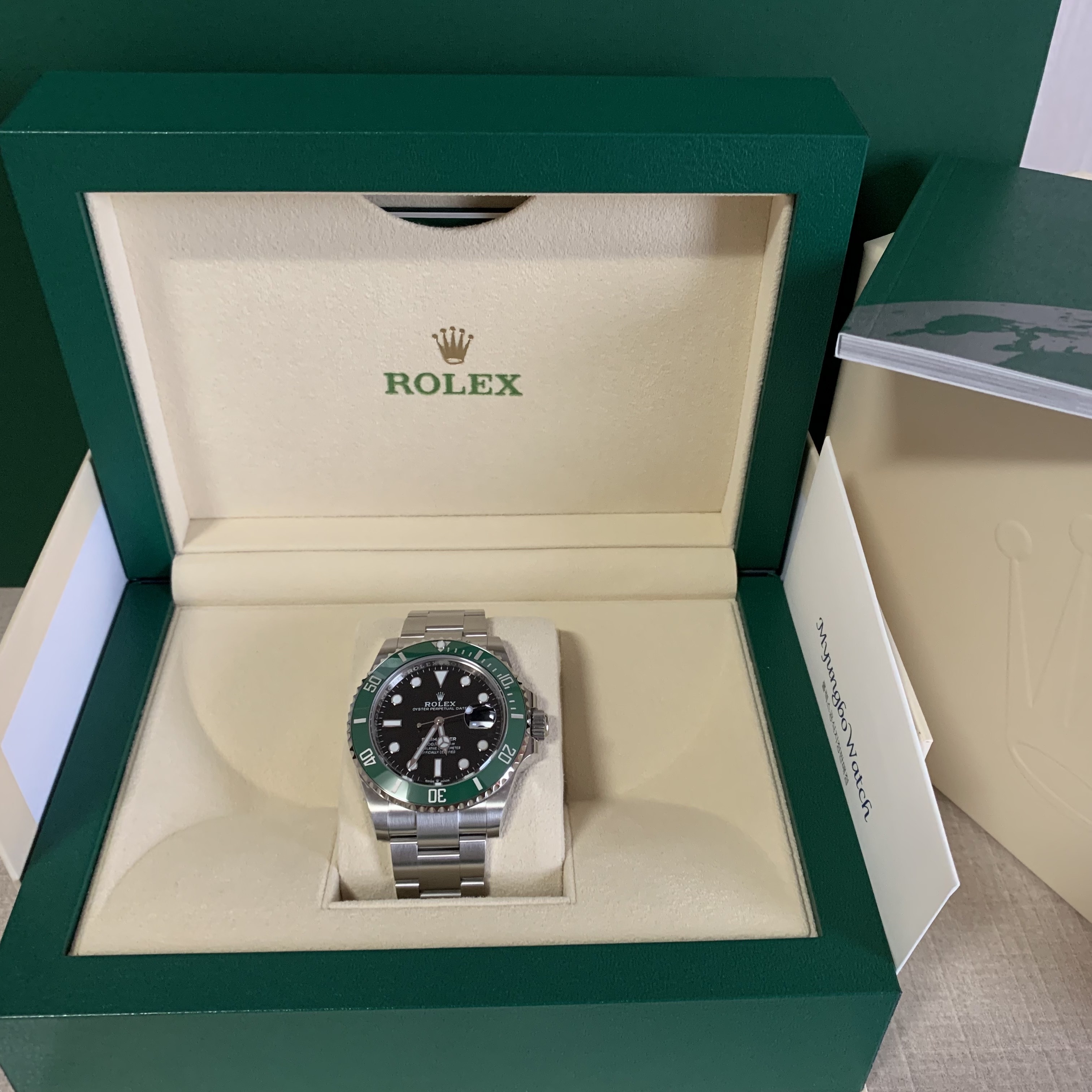 Rolex Submariner Date 41mm 126610LV Black Oyster 착용 스타일 - 2