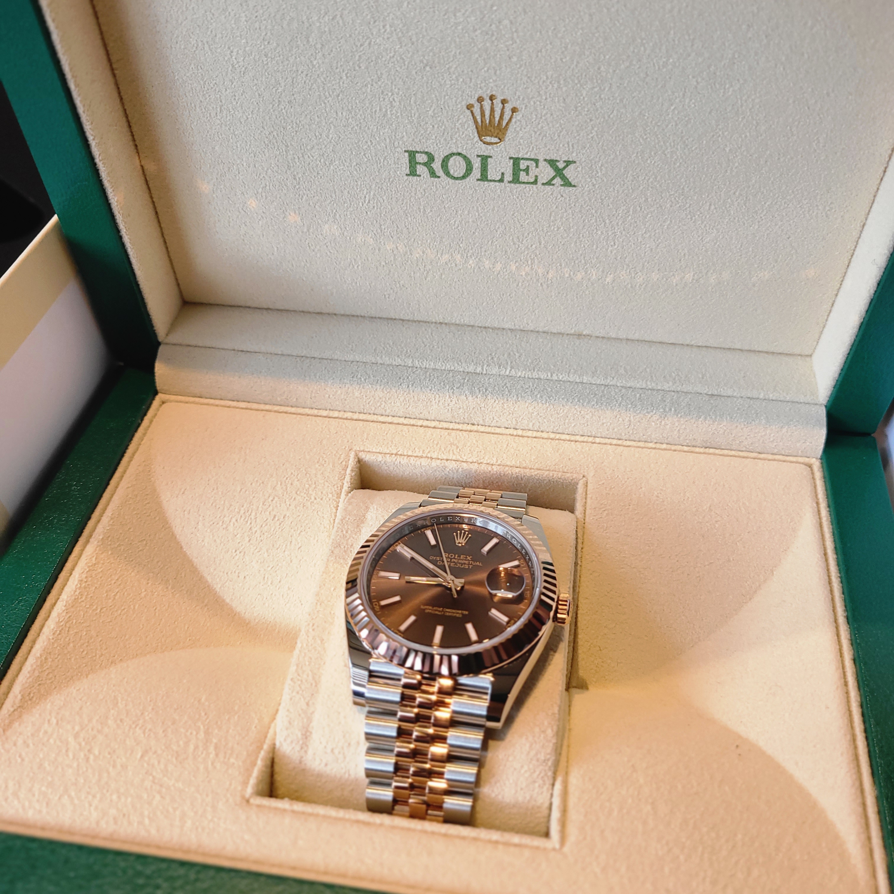 Rolex Datejust 41mm 126331 Chocolate Jubilee, Rolex Submariner 41mm 124060 Black Oyster 착용 스타일 - 2