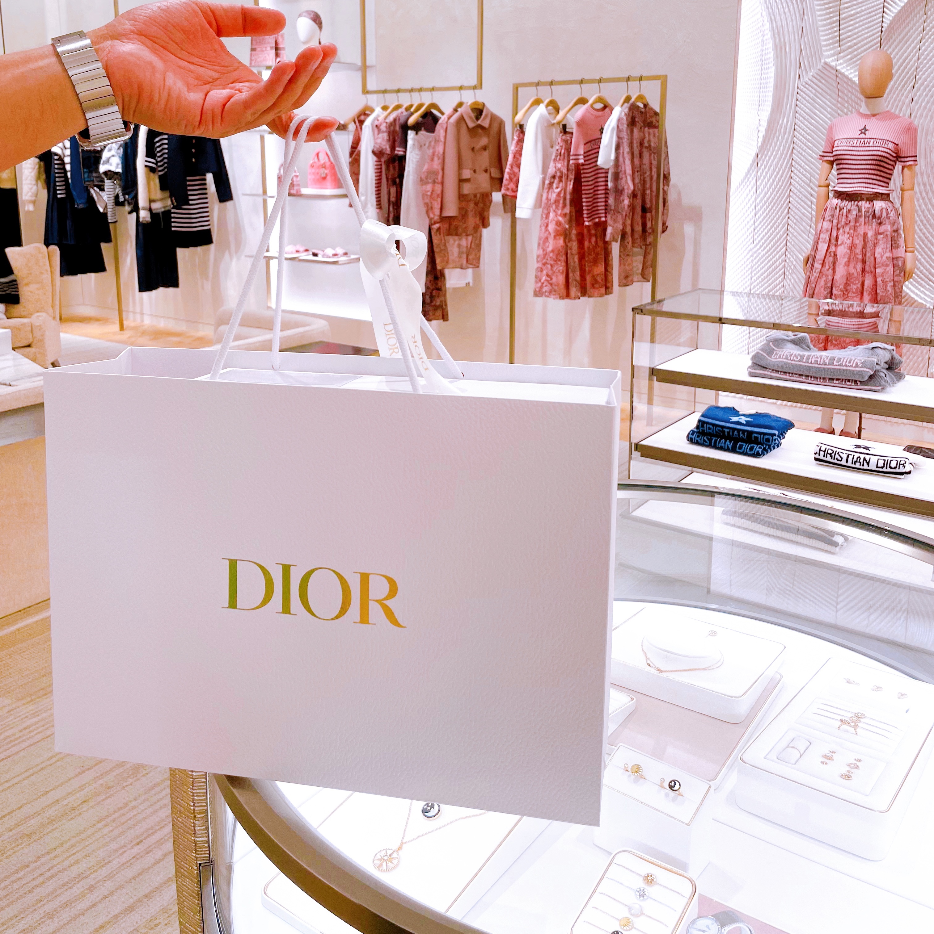 (W) Dior DiorAct Lambskin Sandal Black 착용 스타일 - 1