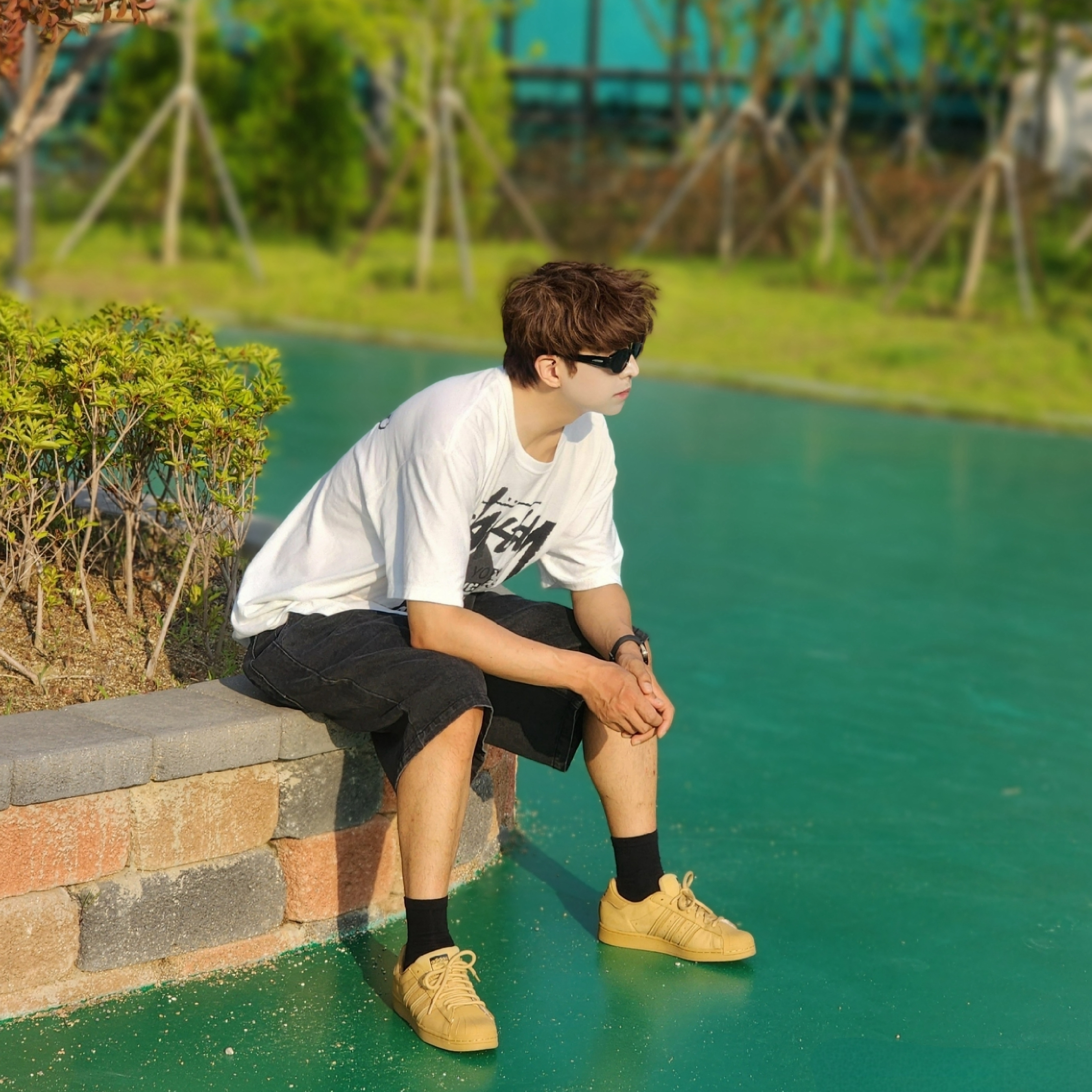 Stussy DSM World Tour T-Shirt White, Adidas Superstar Golden Beige 착용 스타일 - 2
