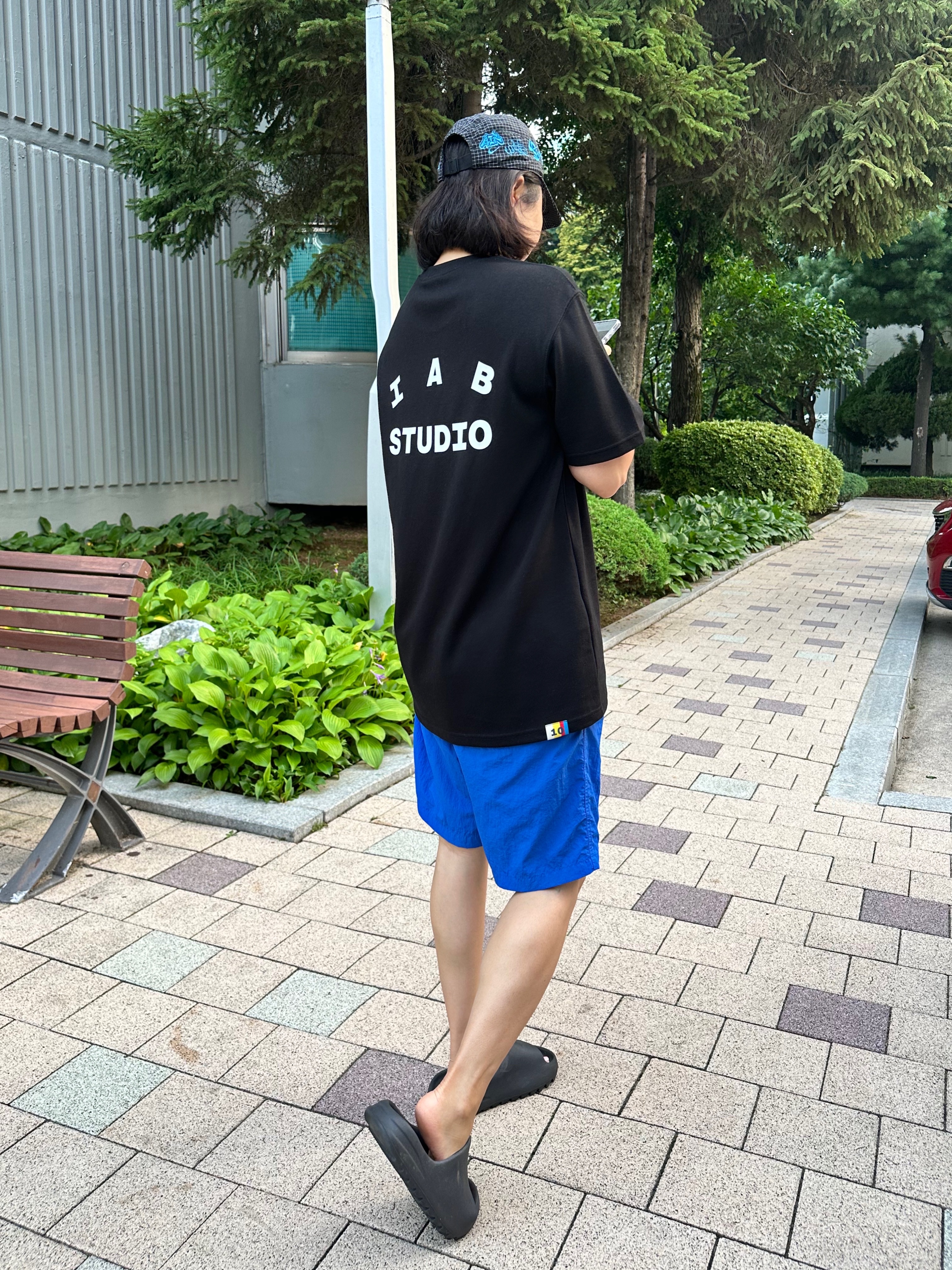 Nike x Off-White NRG Hat Black, IAB Studio 10th Anniversary T-Shirt Black 착용 스타일