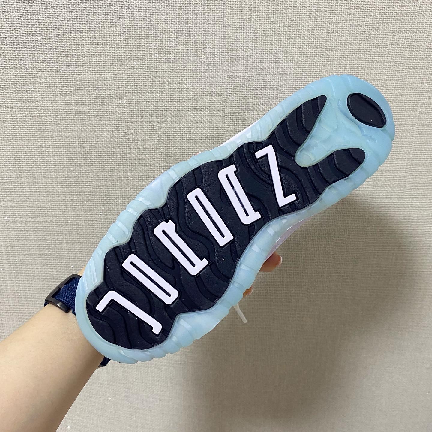 Jordan 11 Retro Low Legend Blue, (GS) Jordan 11 Retro Low Legend Blue 착용 스타일 - 3