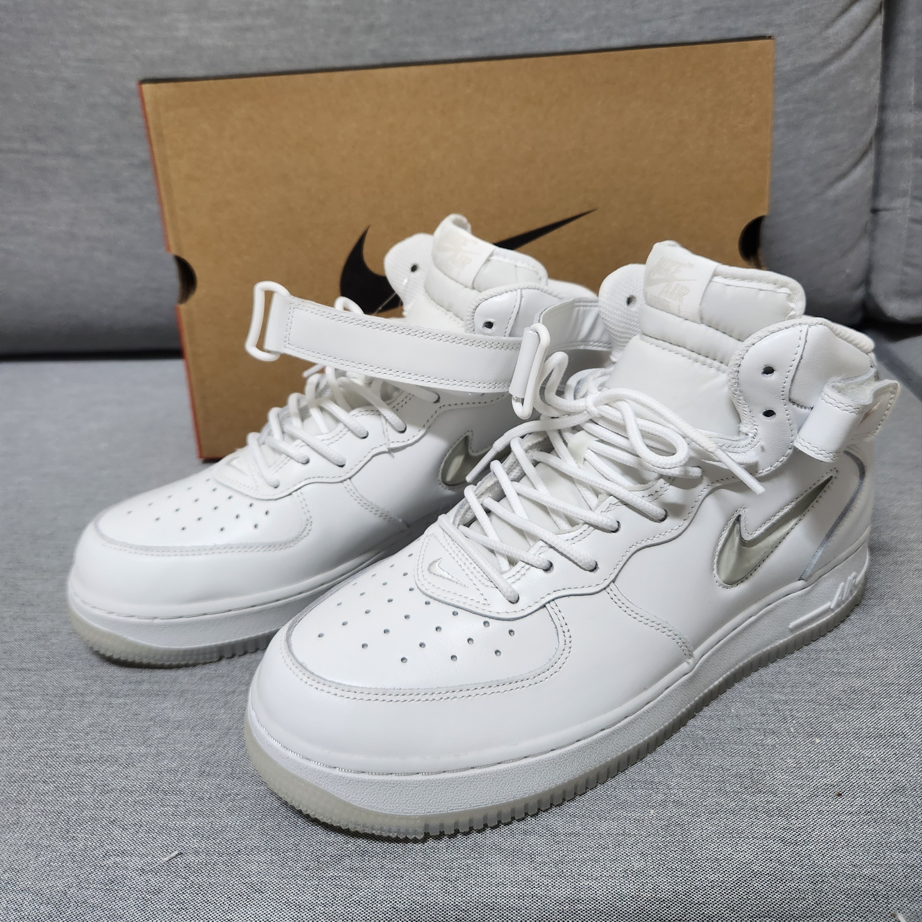Nike Air Force 1 Mid '07 Color of the Month Summit White, Patagonia Torrentshell 3L Jacket Black 착용 스타일 - 3