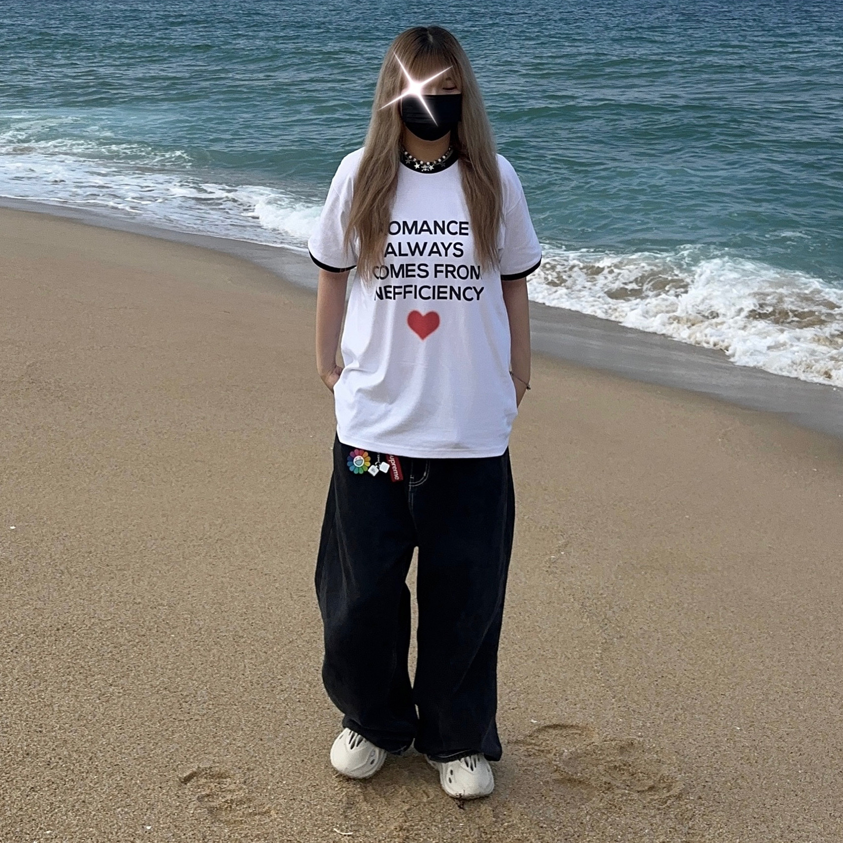 Adidas Yeezy Foam RNNR Sand, Supreme Webbing Keychain Red - 23SS 착용 스타일