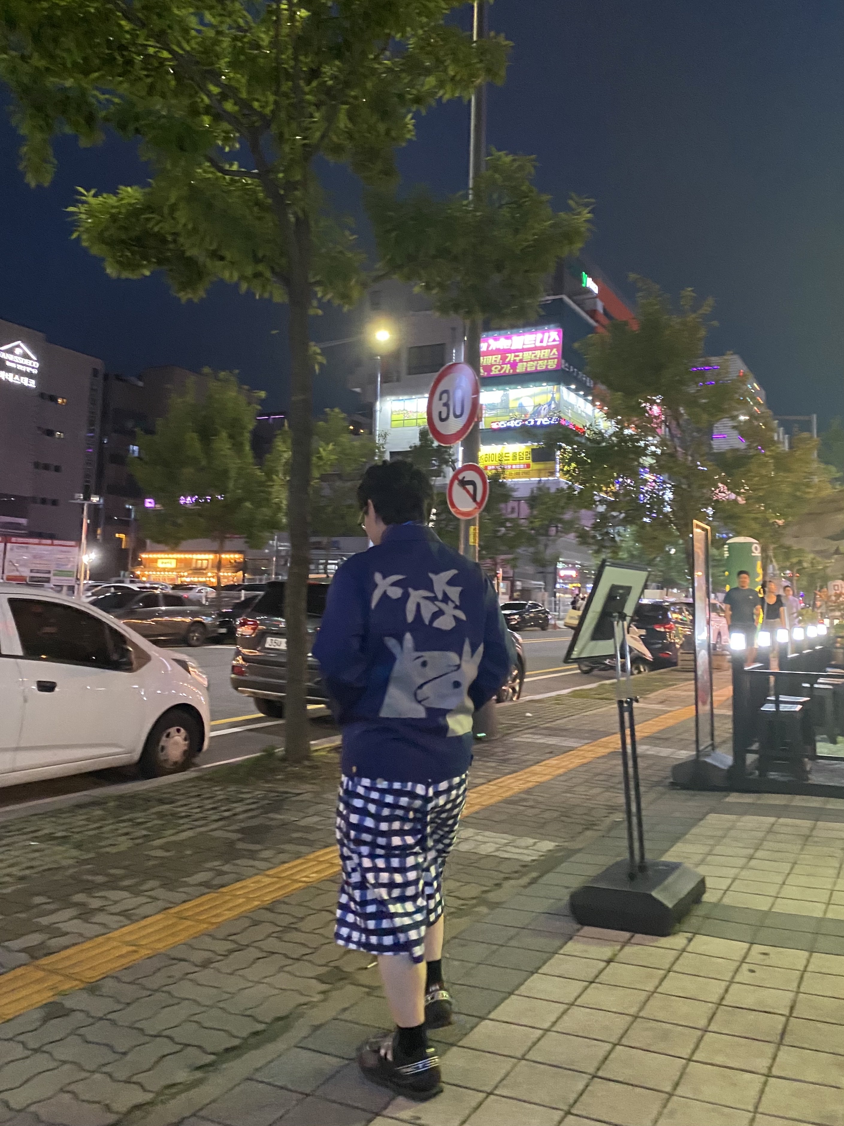 Uniqlo x Marni Wide Fit Boxy Short Pants Pattern Blue 착용 스타일 - 1
