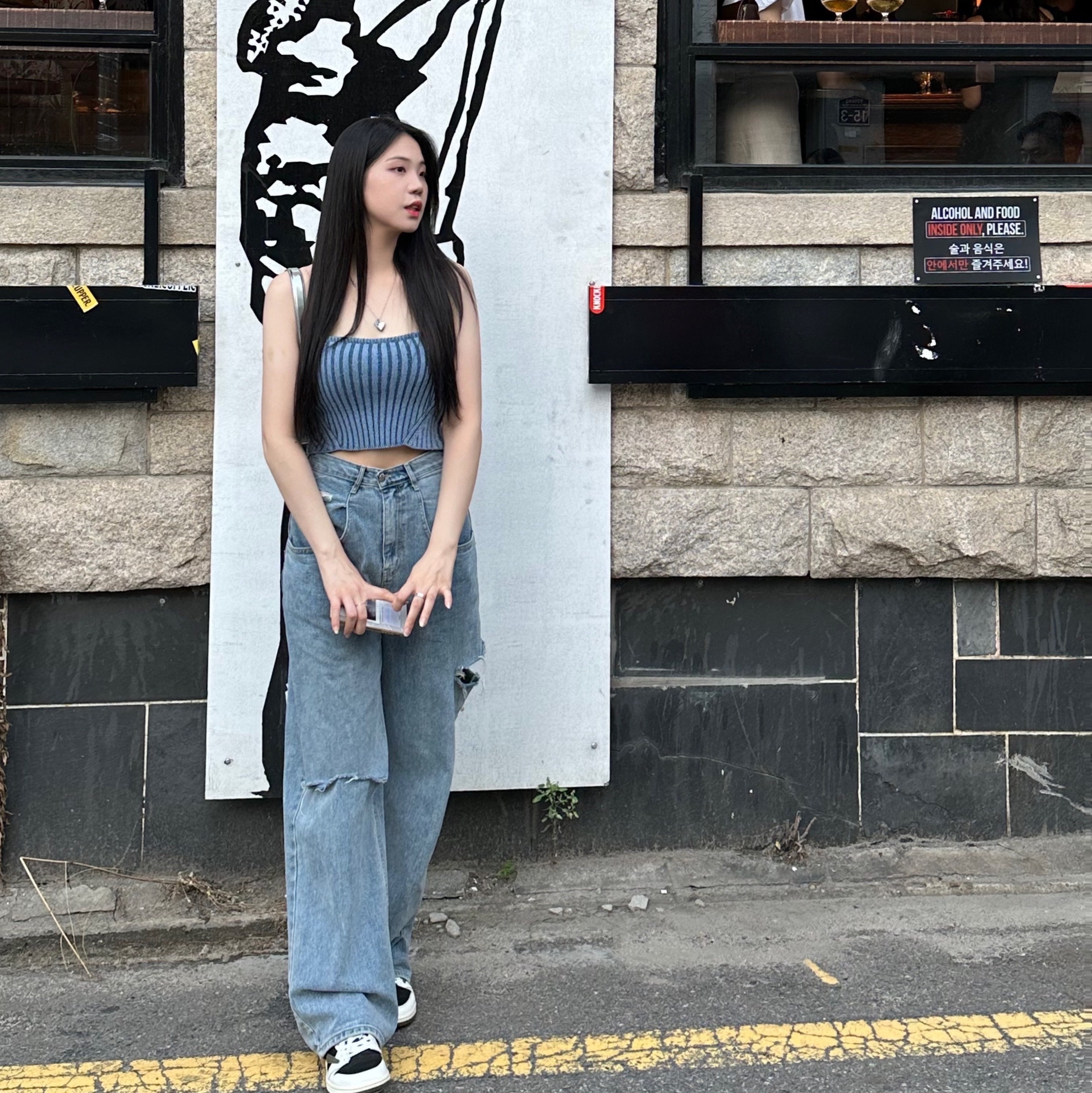 (W) Jordan 1 x Travis Scott Retro Low OG SP Medium Olive 착용 스타일 - 1