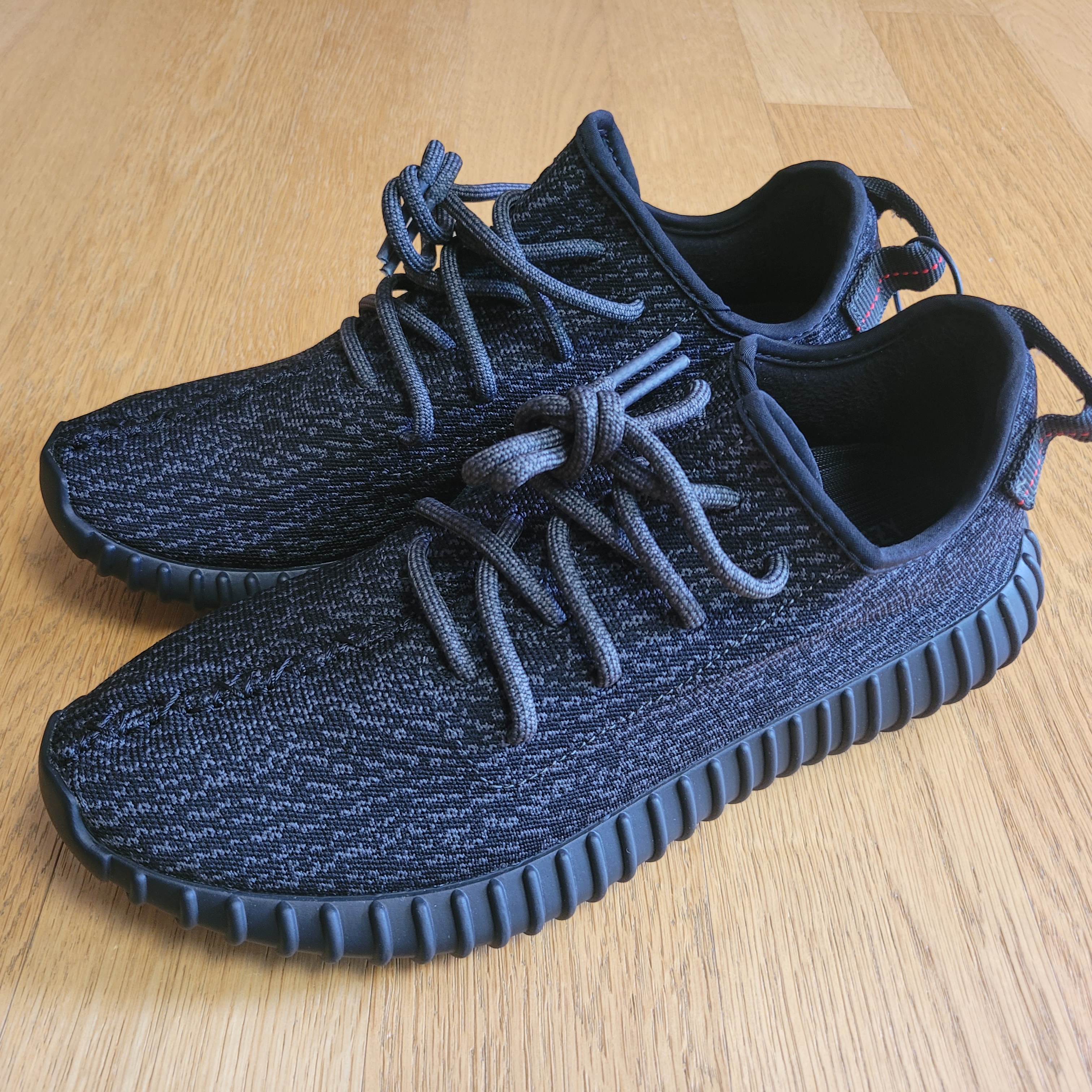 Adidas Yeezy Boost 350 Pirate Black 2023 착용 스타일
