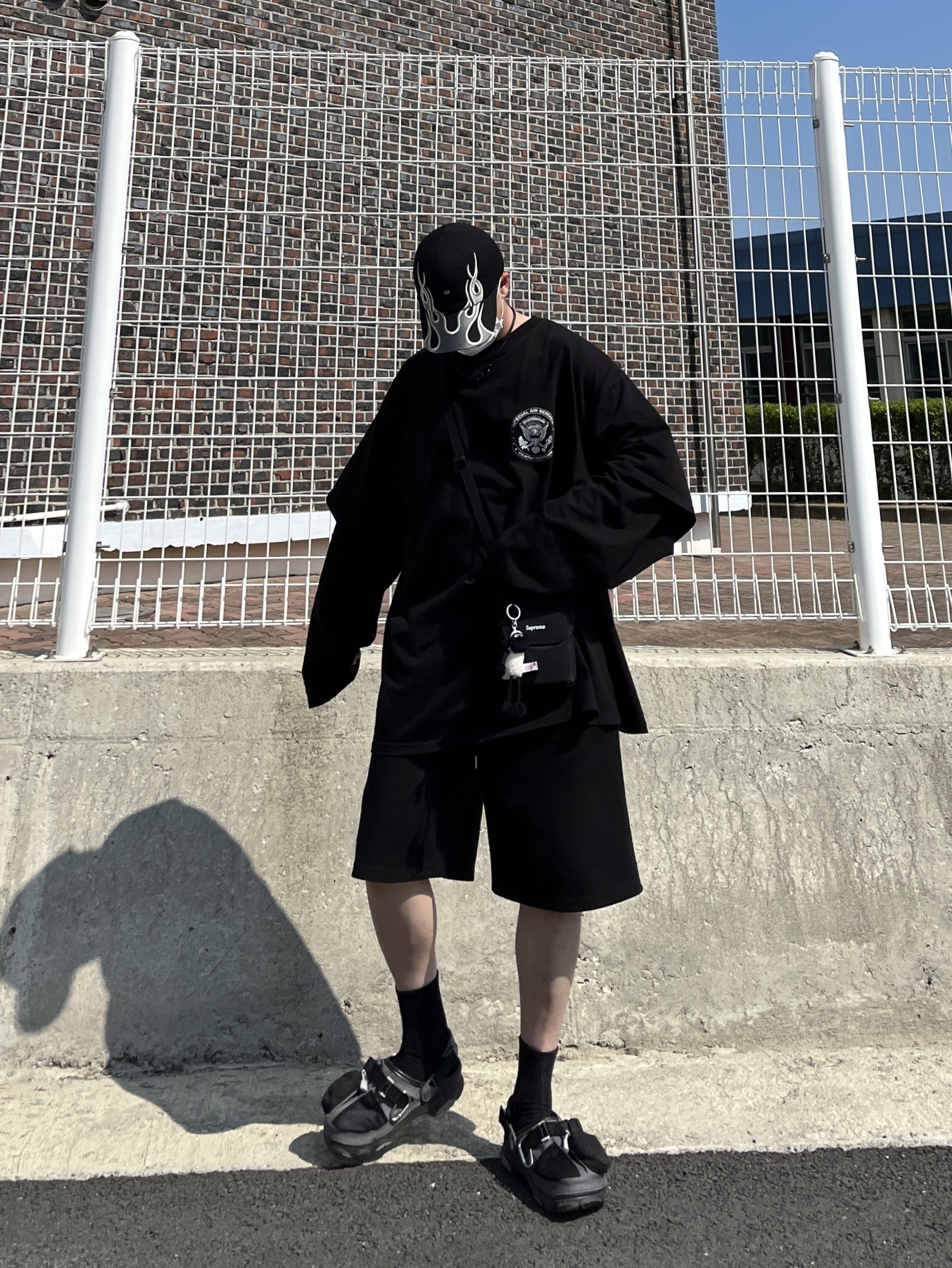 Yeezy Gap Engineered By Balenciaga Flame Cap Black, Project G/R Vintage Military Layered Sleeve Black 착용 스타일 - 2