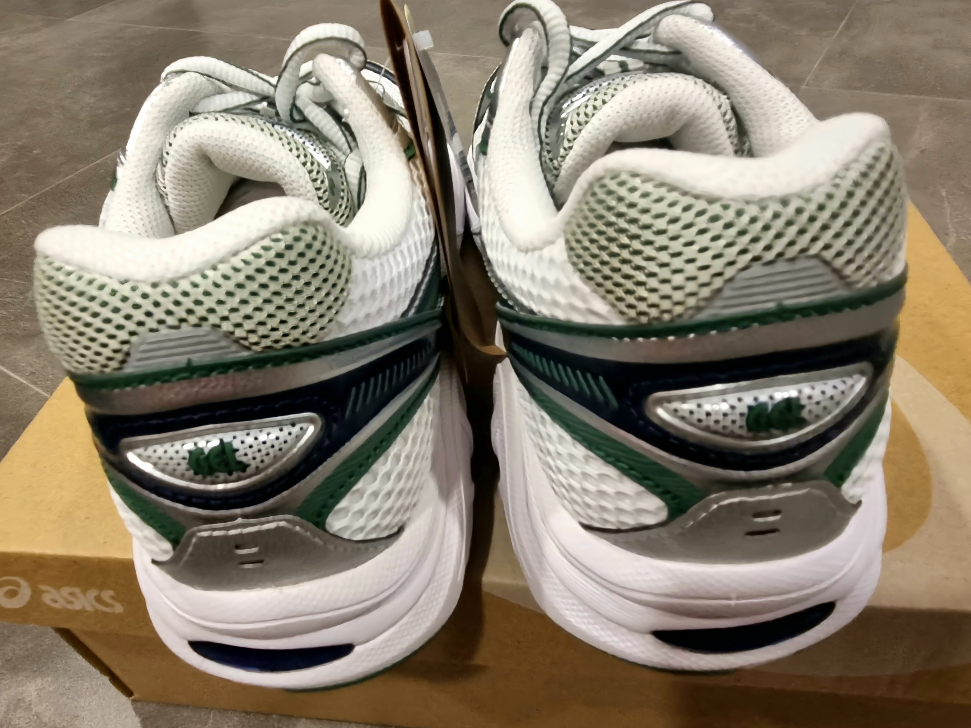 Asics GT-2160 White Shamrock Green 착용 스타일 - 4