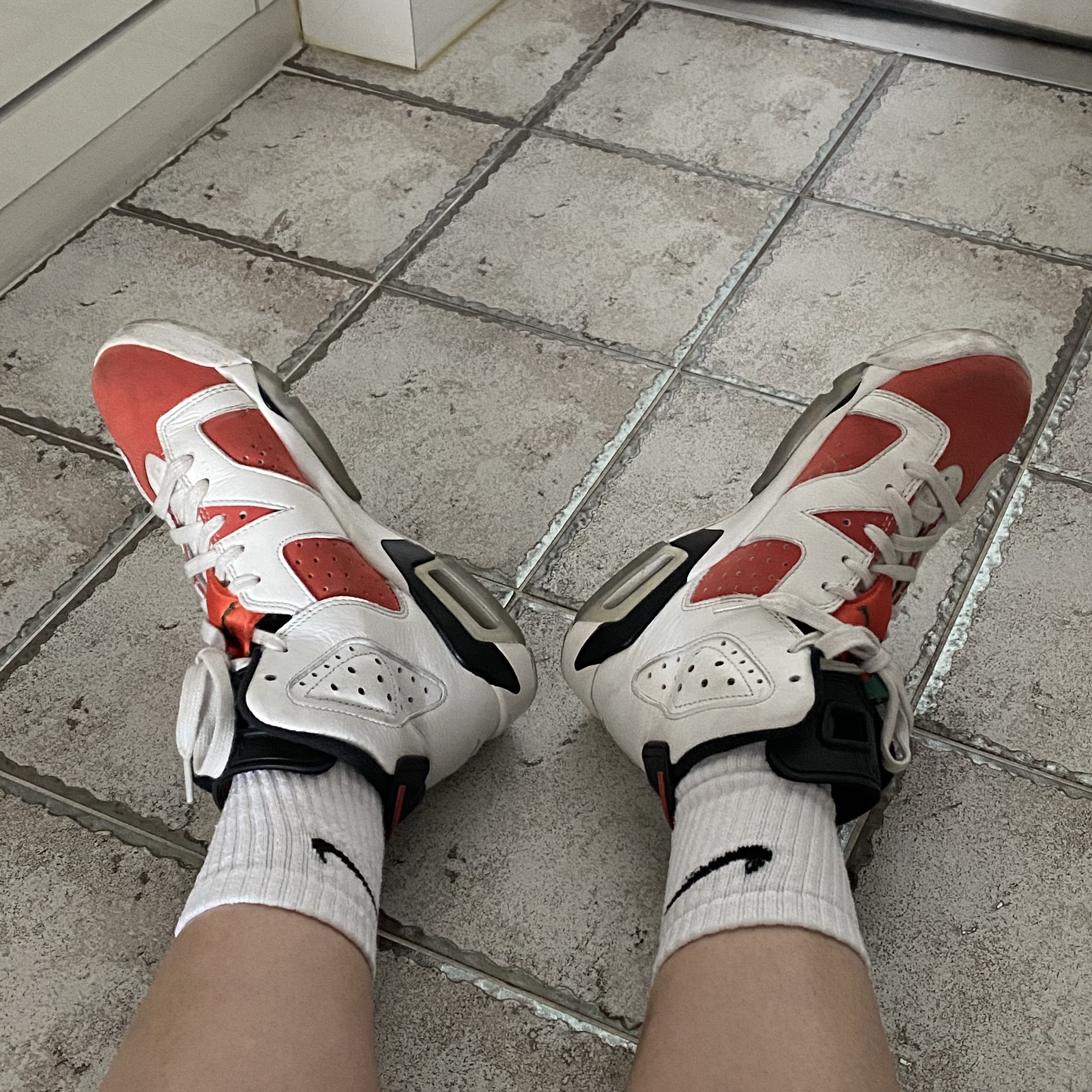 Jordan 6 Retro Gatorade Like Mike White 착용 스타일 - 1