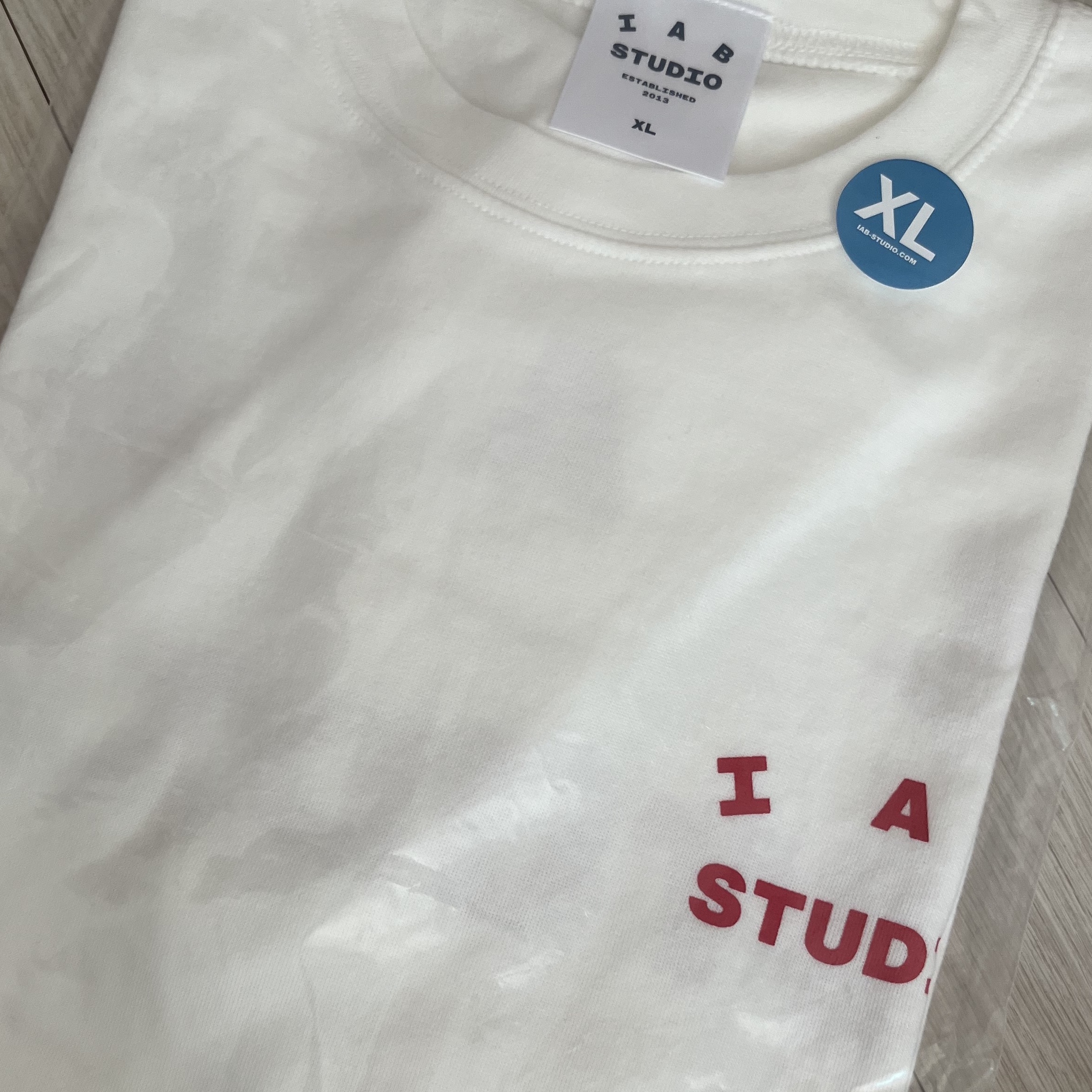 IAB Studio T-Shirt White - The Hyundai Seoul Exclusive 착용 스타일