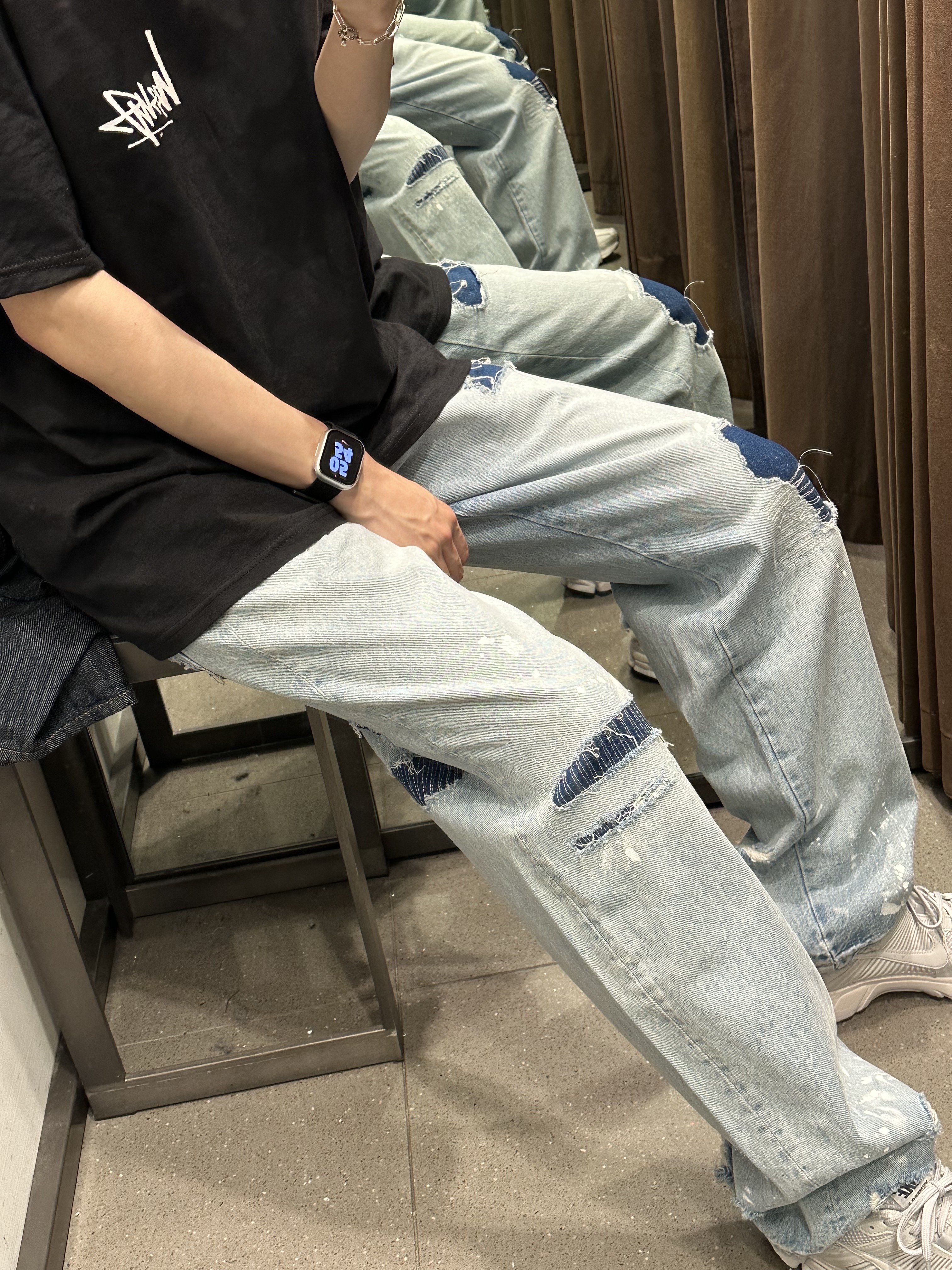 Stussy Flipped T-Shirt Black, Nike Zoom Vomero 5 SP Vast Grey 2023 착용 스타일 - 1