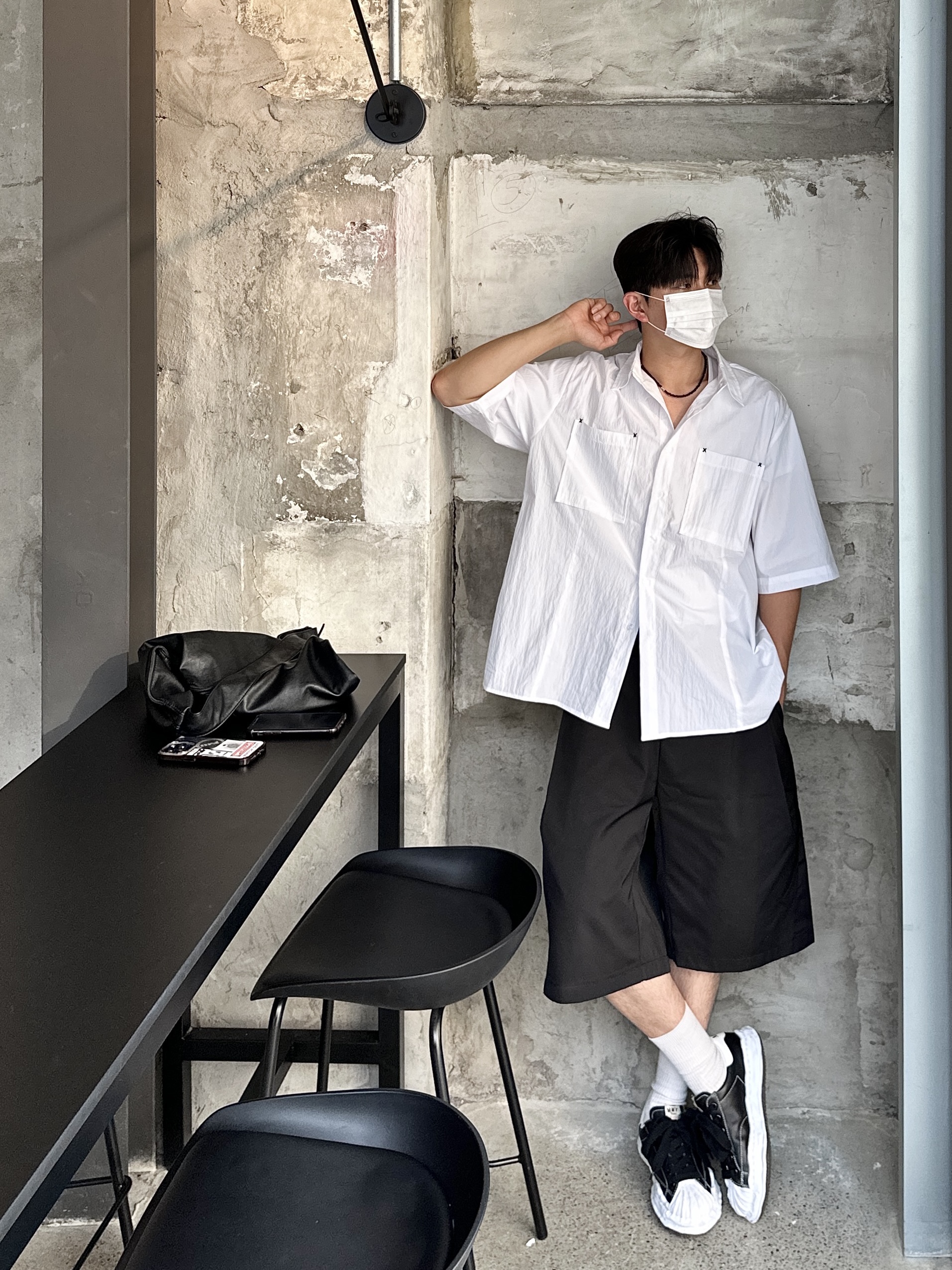 Maison Mihara Yasuhiro Blakey OG Sole Leather Low-top Sneakers Black 착용 스타일 - 1