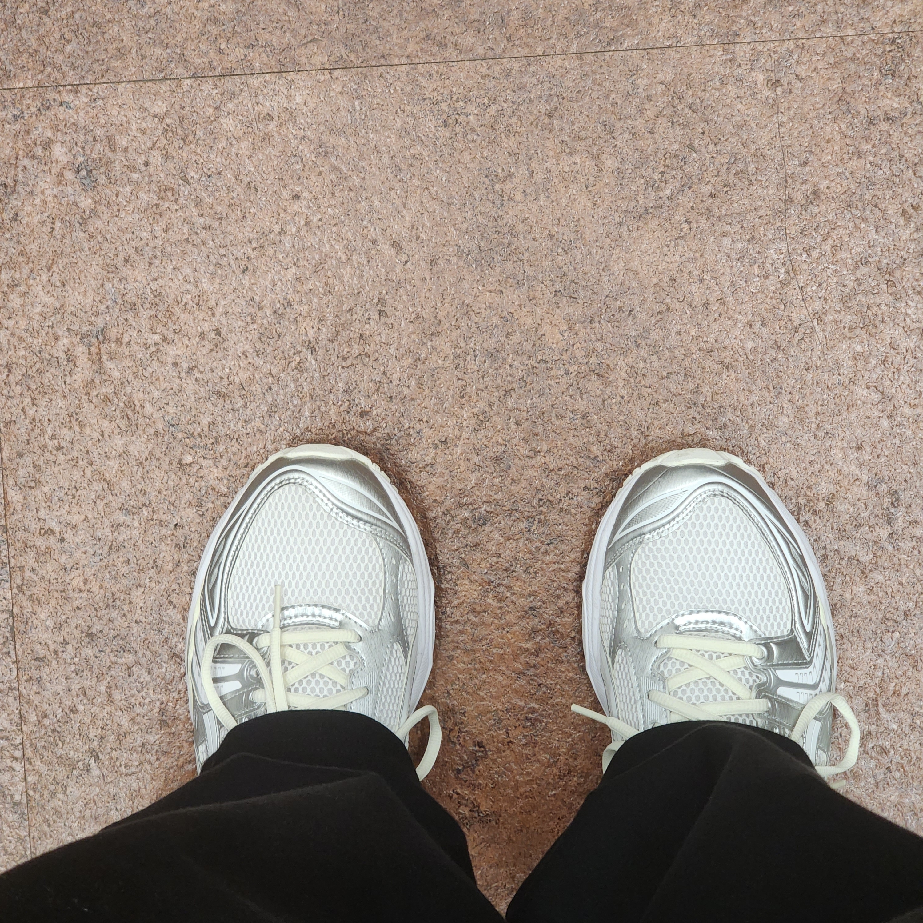 Asics x JJJJound Gel-Kayano 14 Silver White 착용 스타일