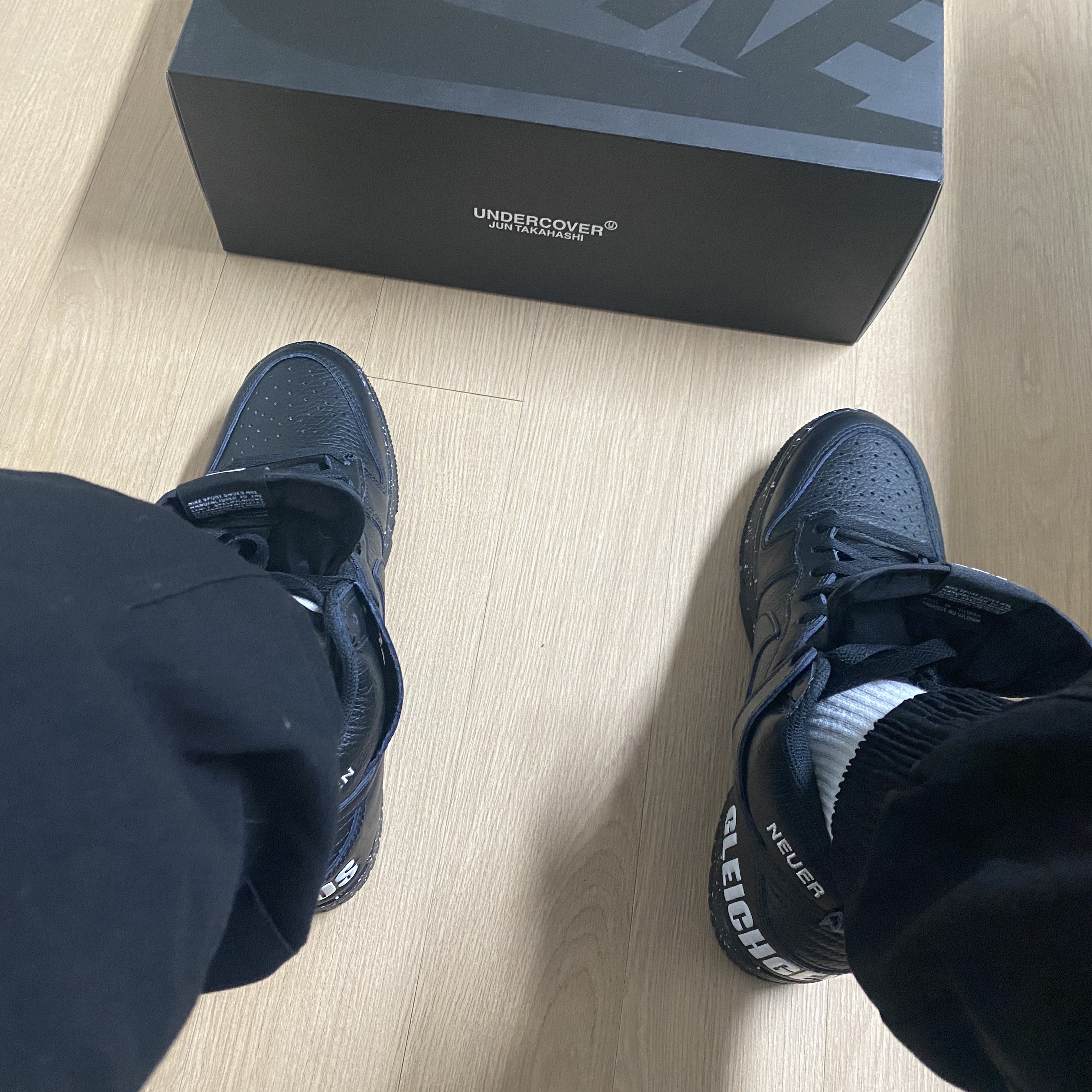 Nike x Undercover Dunk High 1985 Black 착용 스타일 - 3