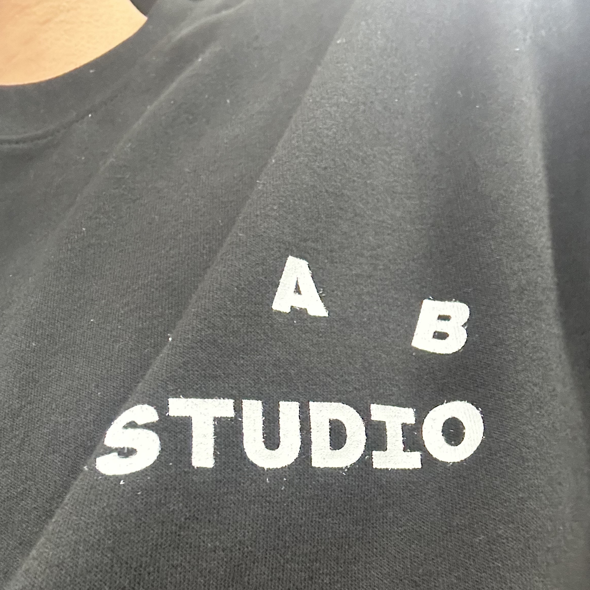 IAB Studio 10th Anniversary T-Shirts Pack White & Black (2 Pack) 착용 스타일