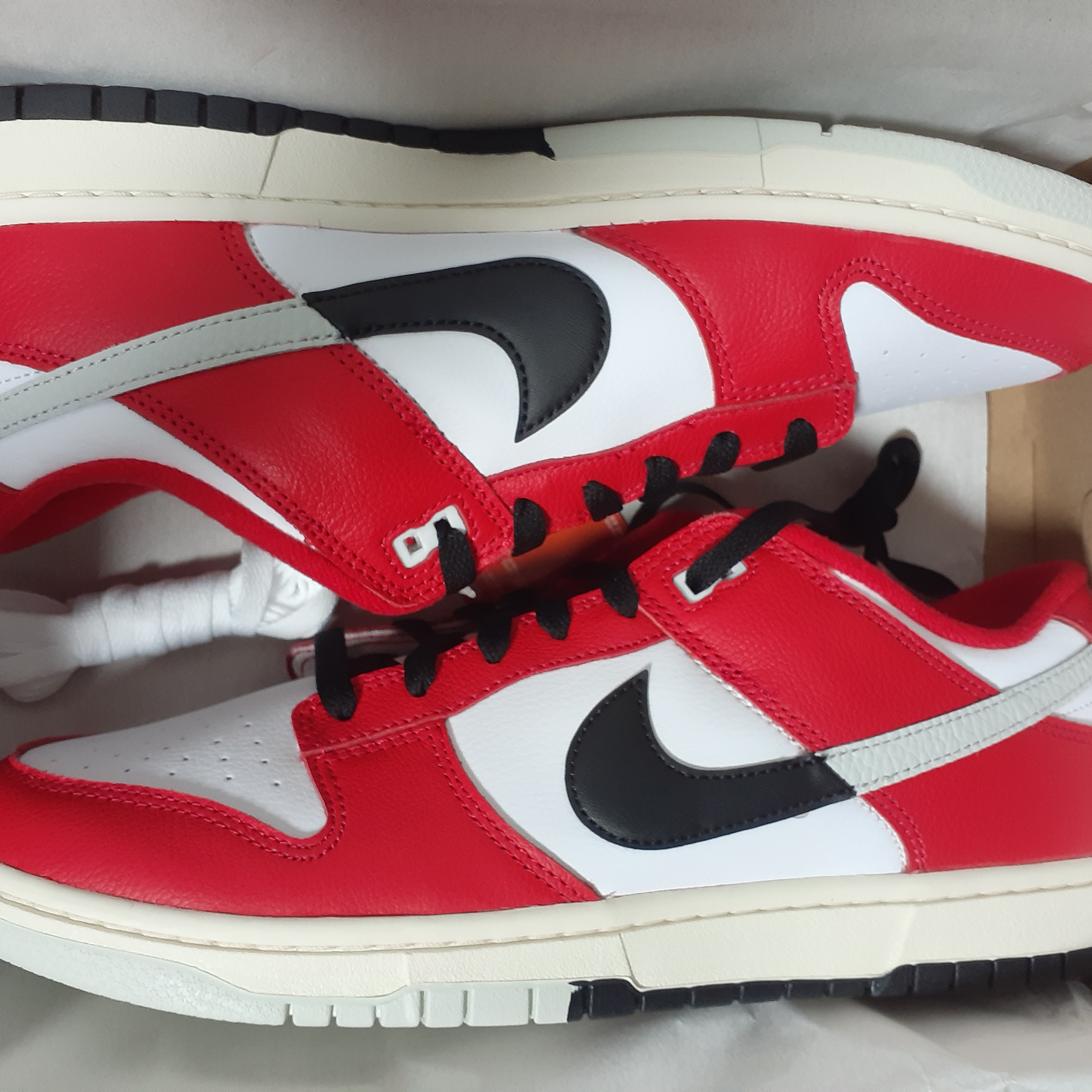 Nike Dunk Low Retro PRM University Red Black 착용 스타일