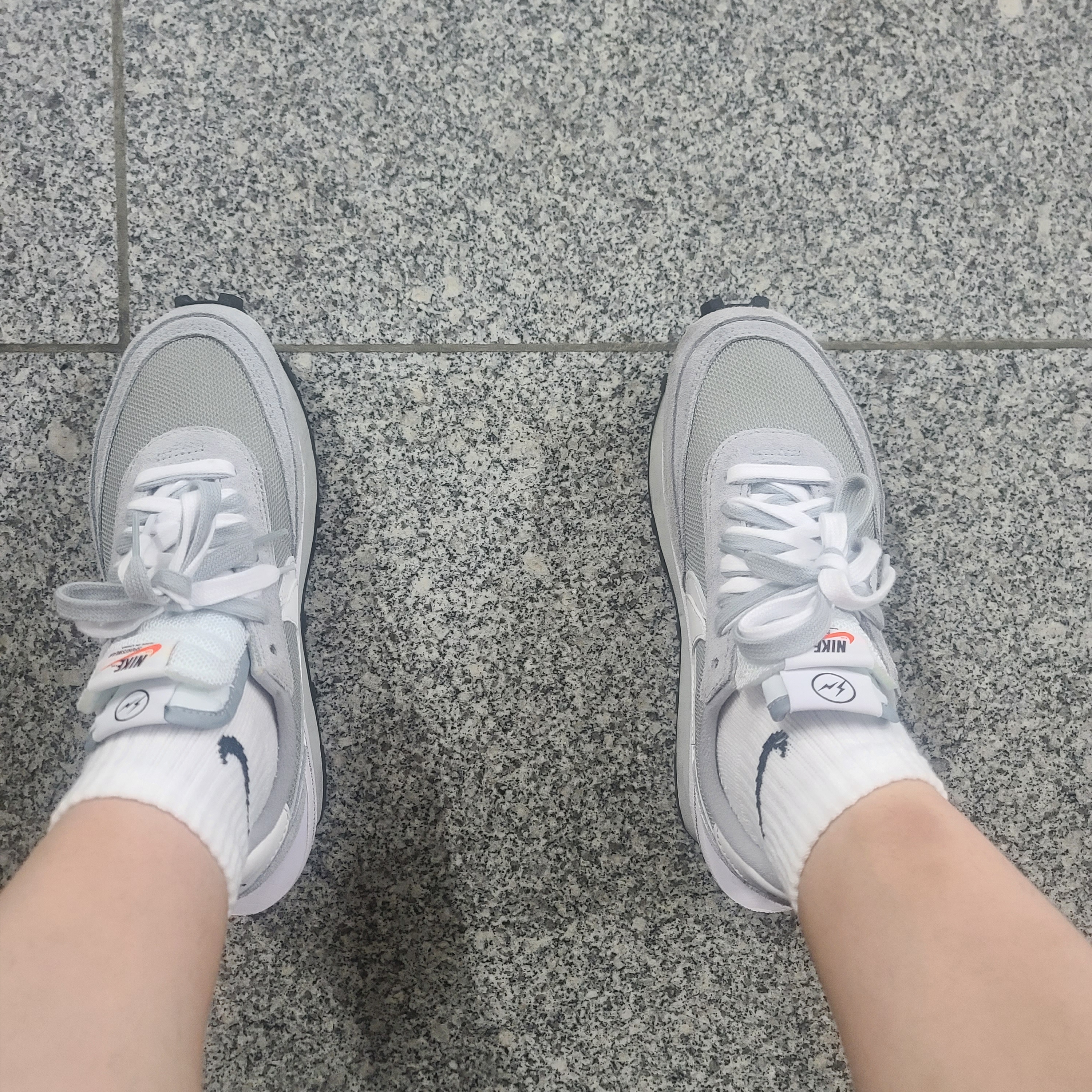 Nike x Sacai x Fragment LDWaffle Light Smoke Grey 착용 스타일