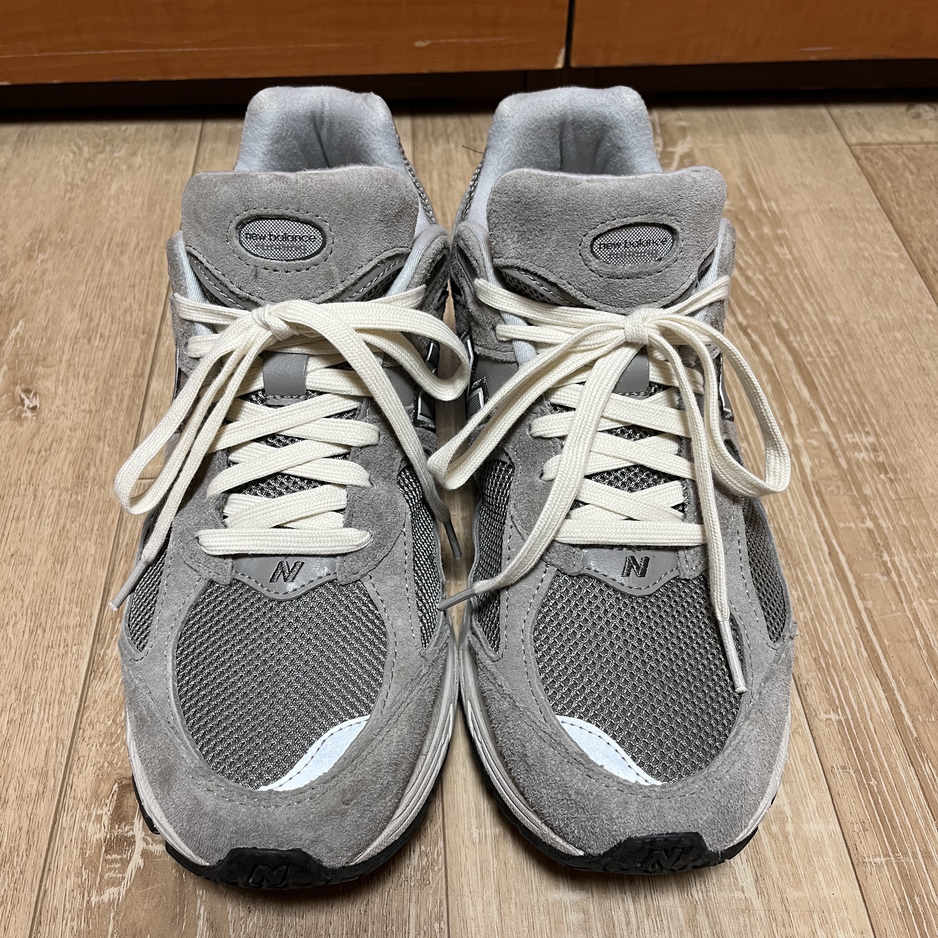 New Balance 2002R Grey 착용 스타일 - 3