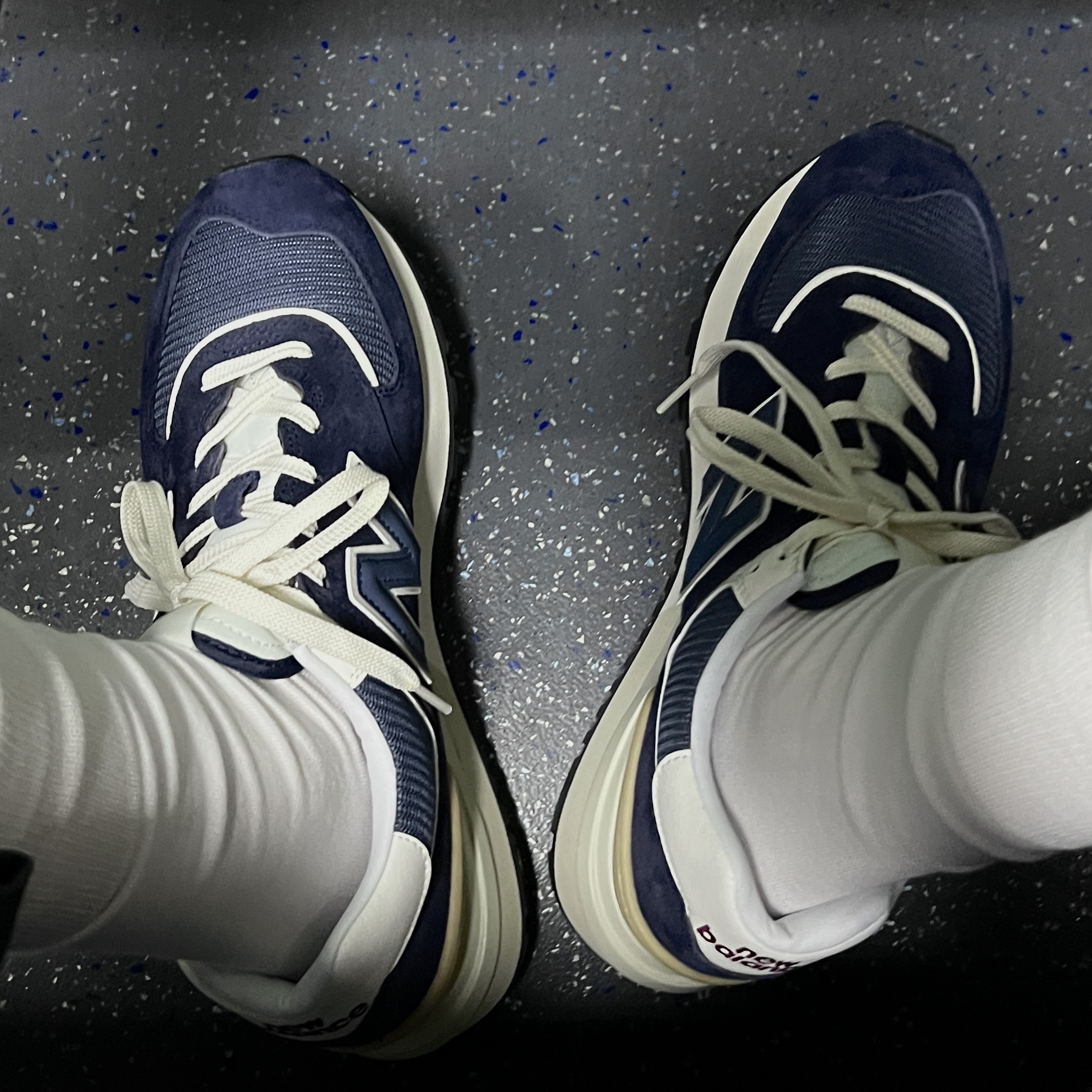 New Balance 574 Legacy Navy 착용 스타일