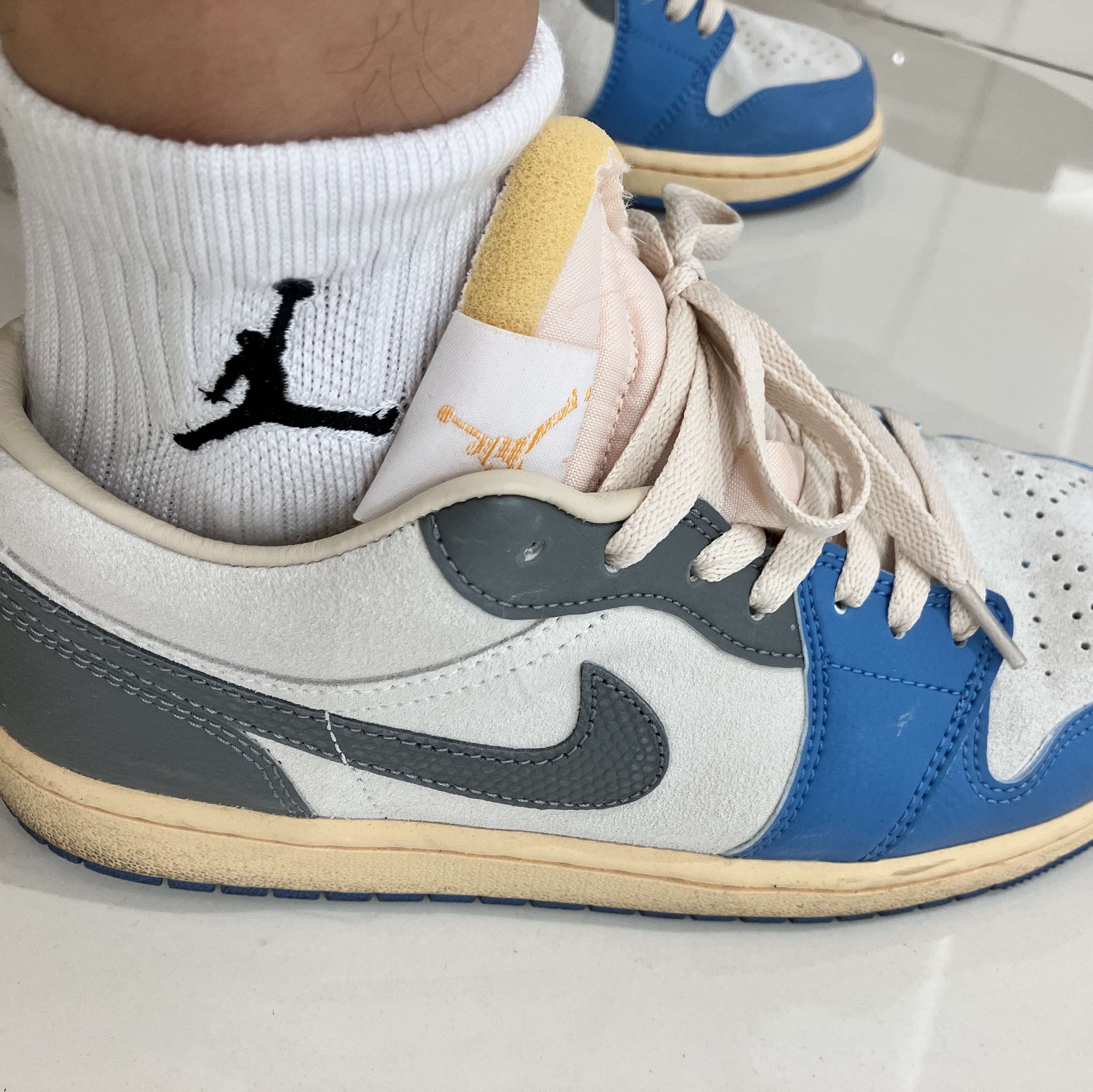 Jordan 1 Low SE Tokyo 96 착용 스타일 - 1
