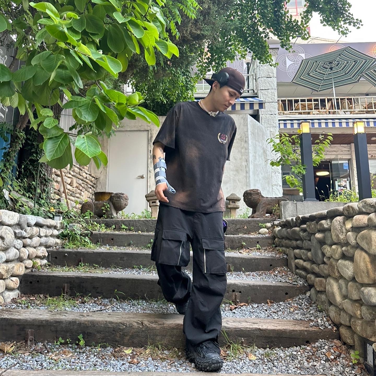 Balenciaga Defender Sneakers Black 착용 스타일 - 1