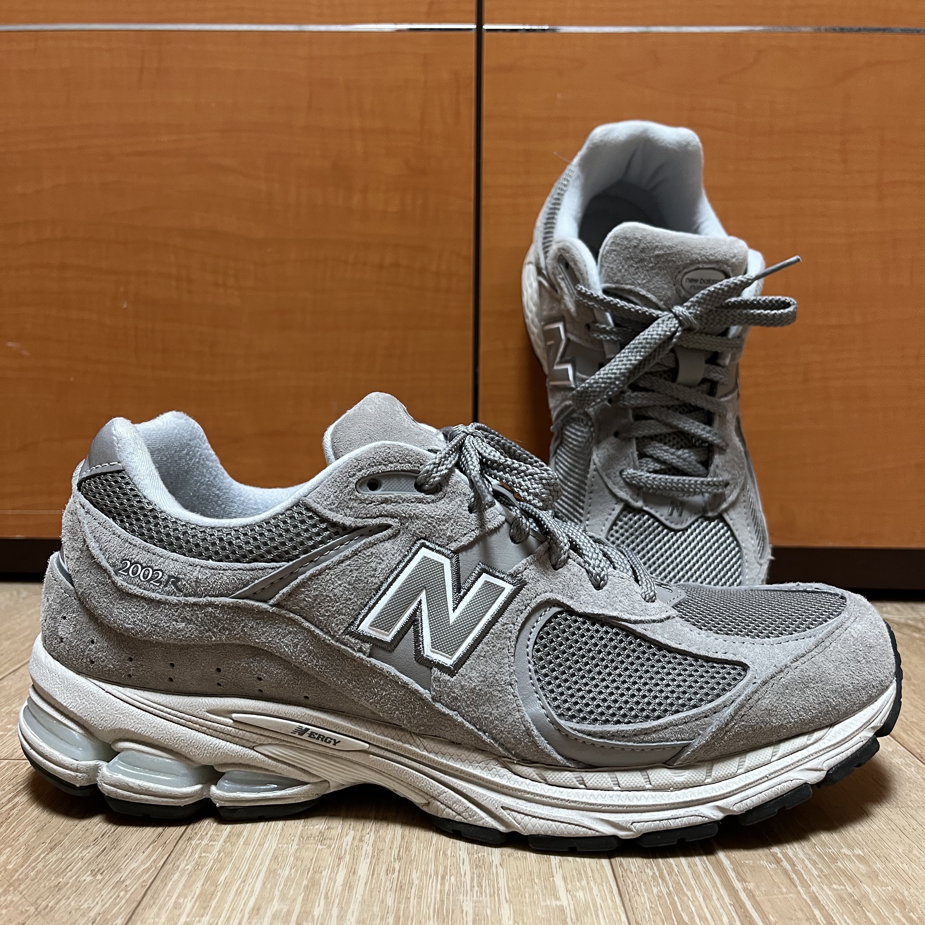 New Balance 2002R Grey 착용 스타일 - 2