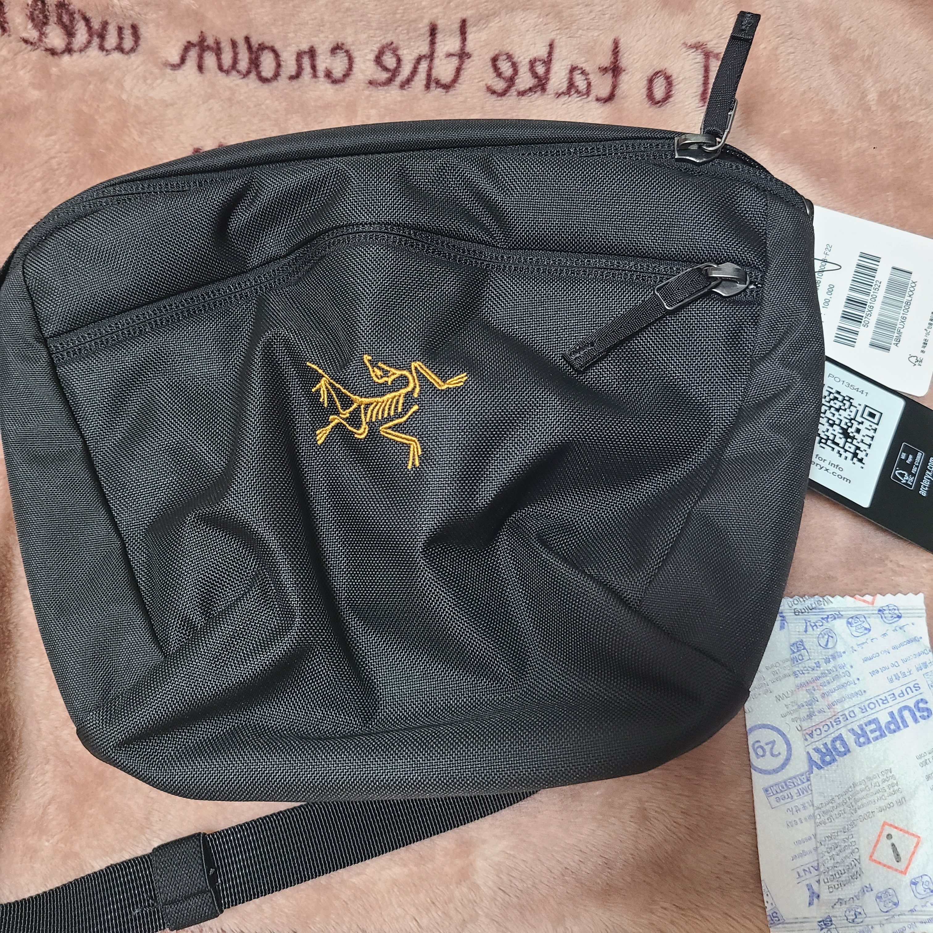 Arc'teryx Mantis 2 Waistpack 24K Black 착용 스타일