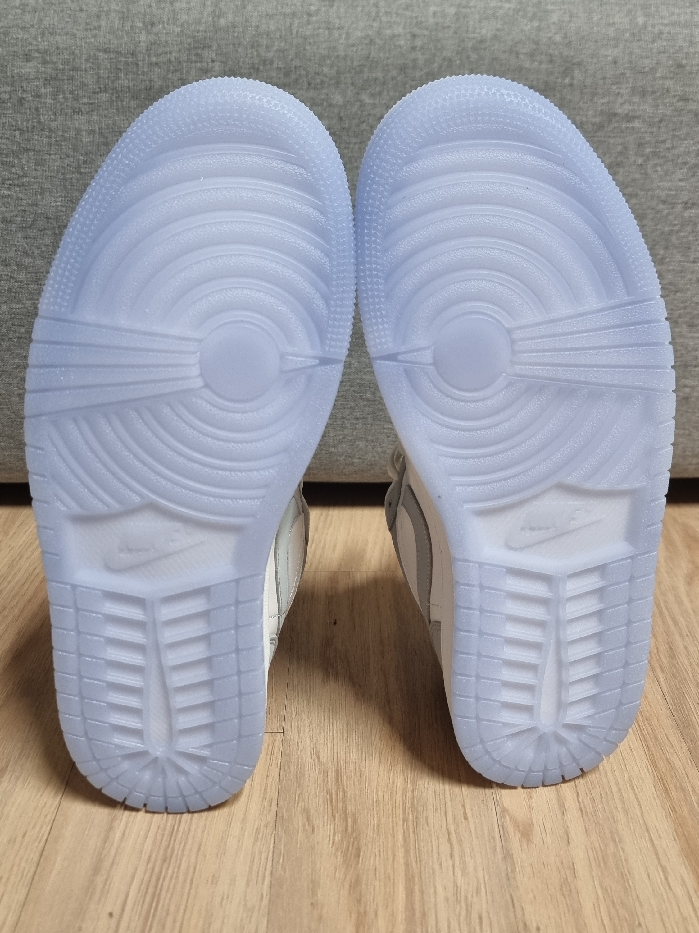 (W) Jordan 1 Low White Wolf Grey 착용 스타일 - 4