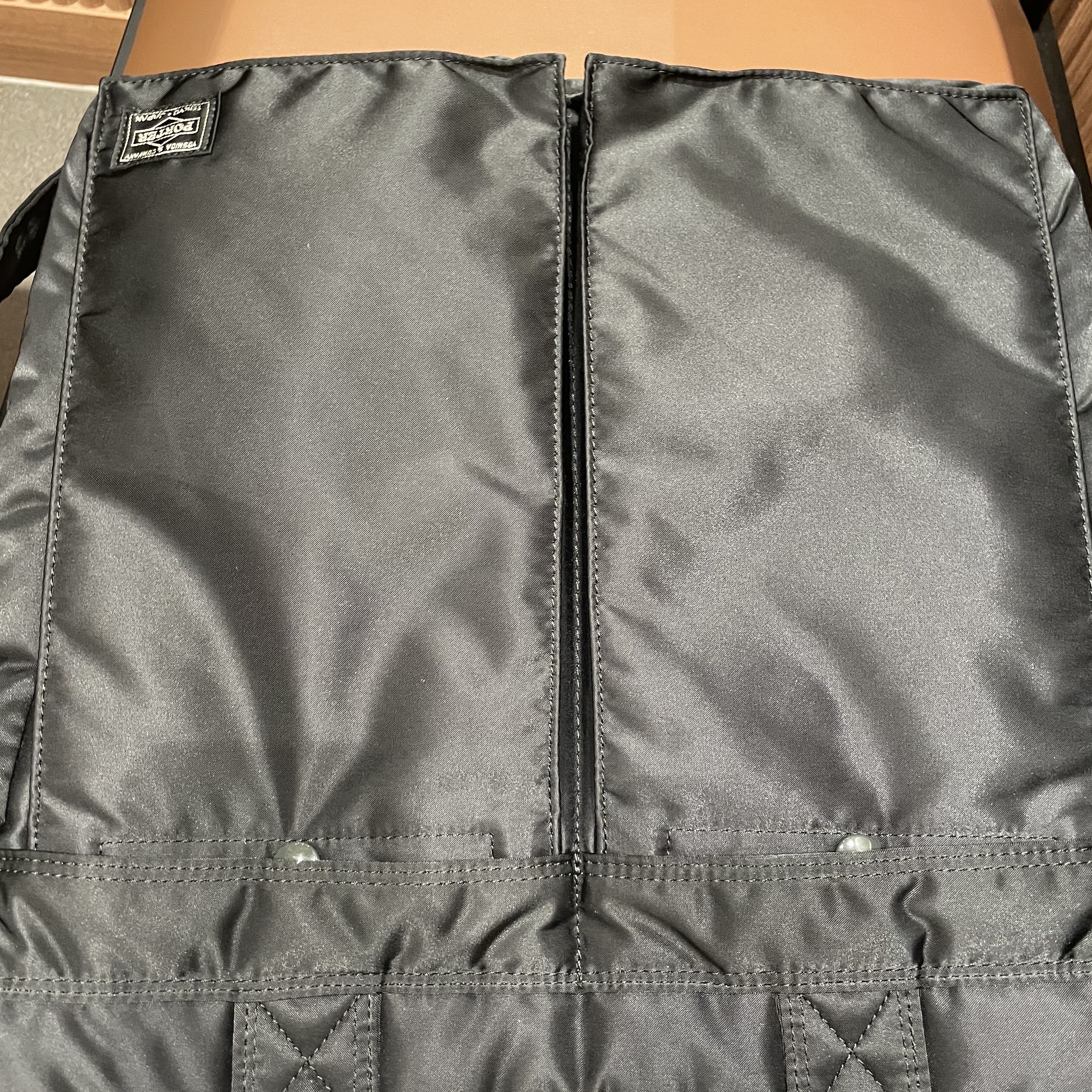 Porter Tanker 2Way Tote Bag Black 착용 스타일