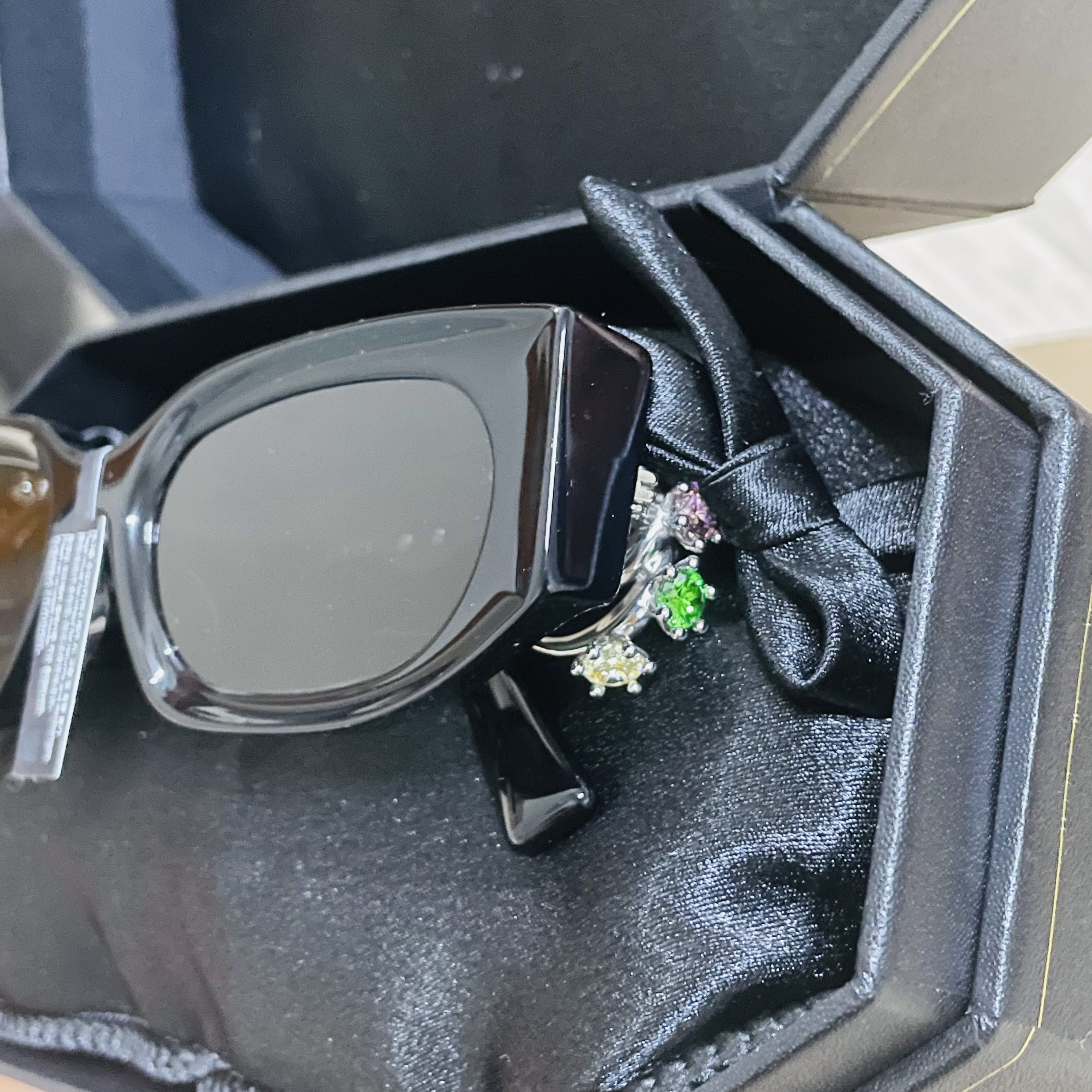 Gentle Monster x D'heygere Rings 01 Black 착용 스타일 - 1
