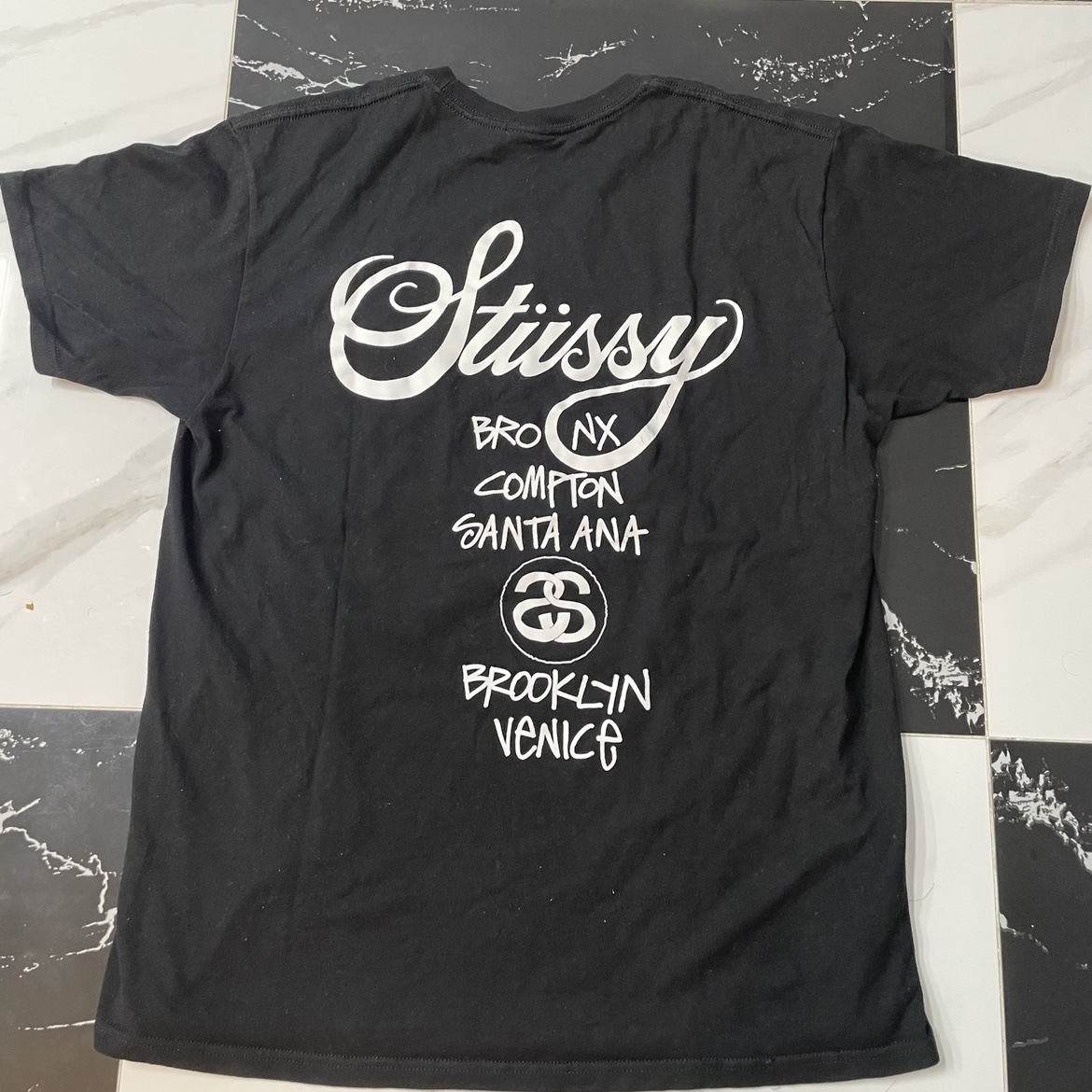 Stussy DSM World Tour T-Shirt Black 착용 스타일 - 2