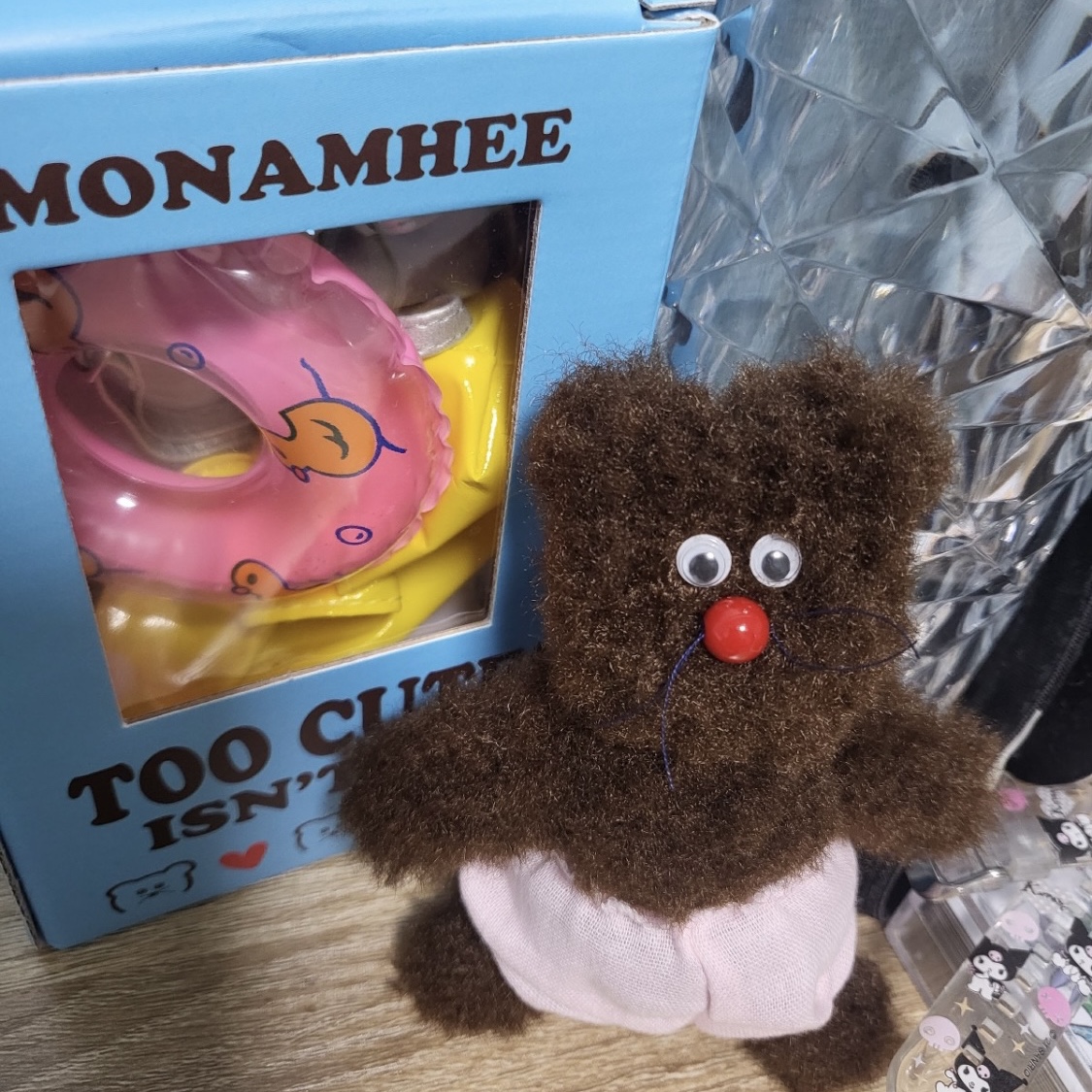 Monamhee Beulpingi Keyring with White Pants Black, Monamhee Bred Keyring with Pink Pants Brown 착용 스타일 - 3